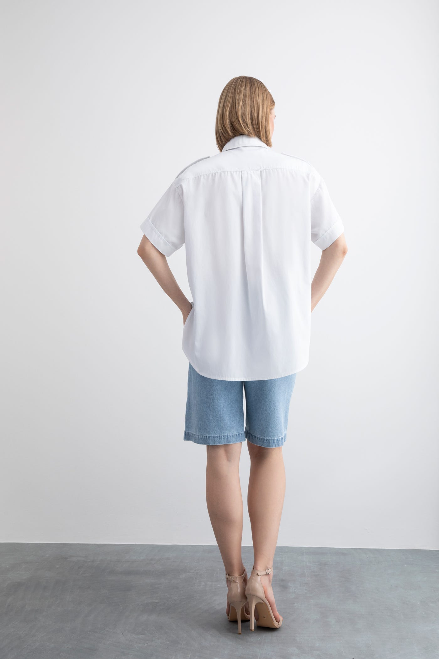 Apoletli Kristal Taşlı Cep Kontrast Dikiş Detaylı Oversize Gömlek