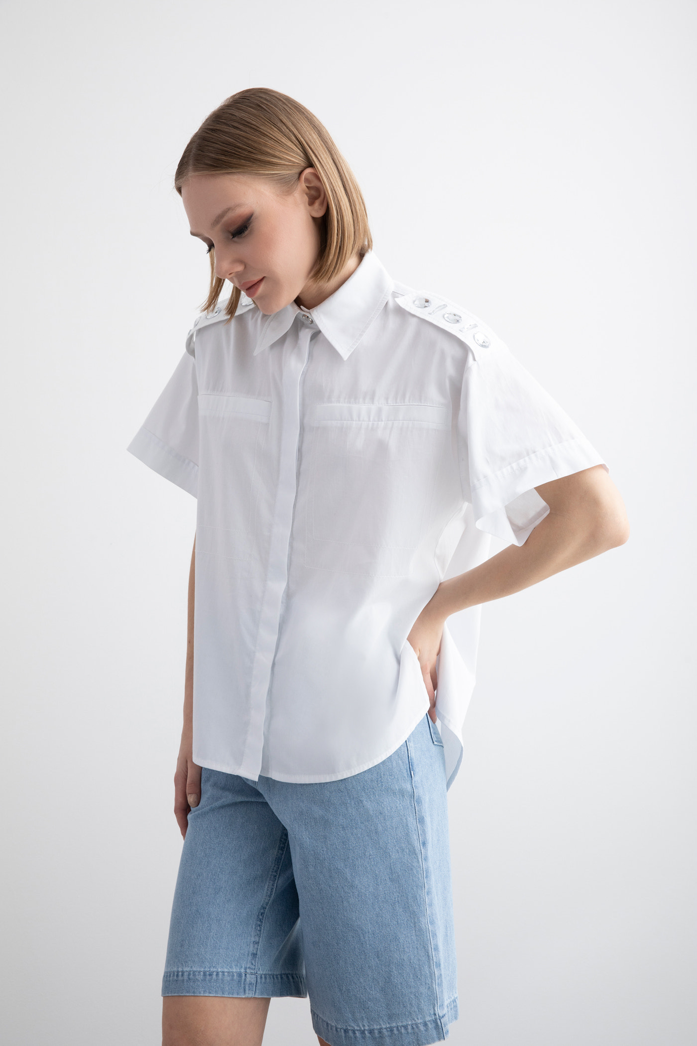 Apoletli Kristal Taşlı Cep Kontrast Dikiş Detaylı Oversize Gömlek