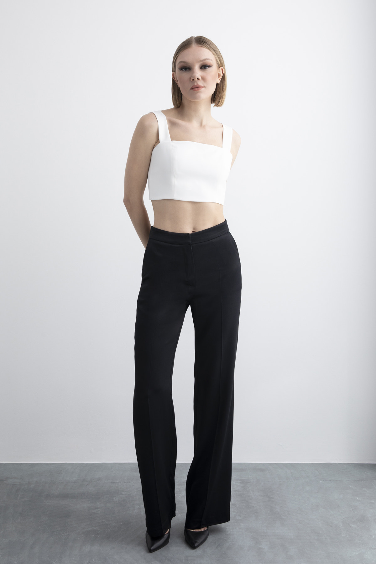 Kalın Askılı Crop Top