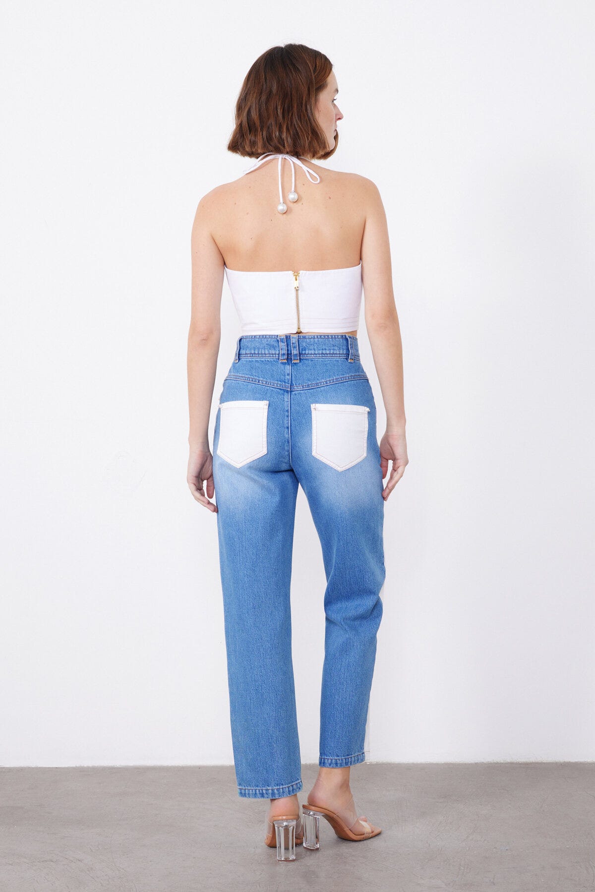 Boyundan Bağlama Detaylı İnci İşlemeli Arkadan Bağlamalı Top