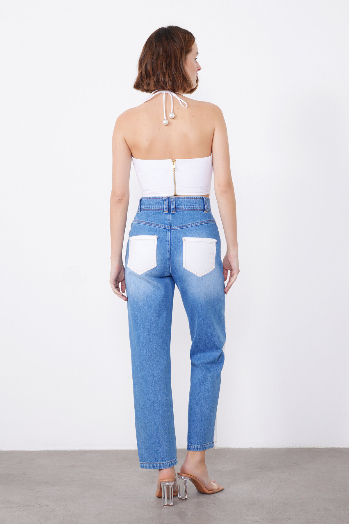 Boyundan Bağlama Detaylı İnci İşlemeli Arkadan Bağlamalı Top