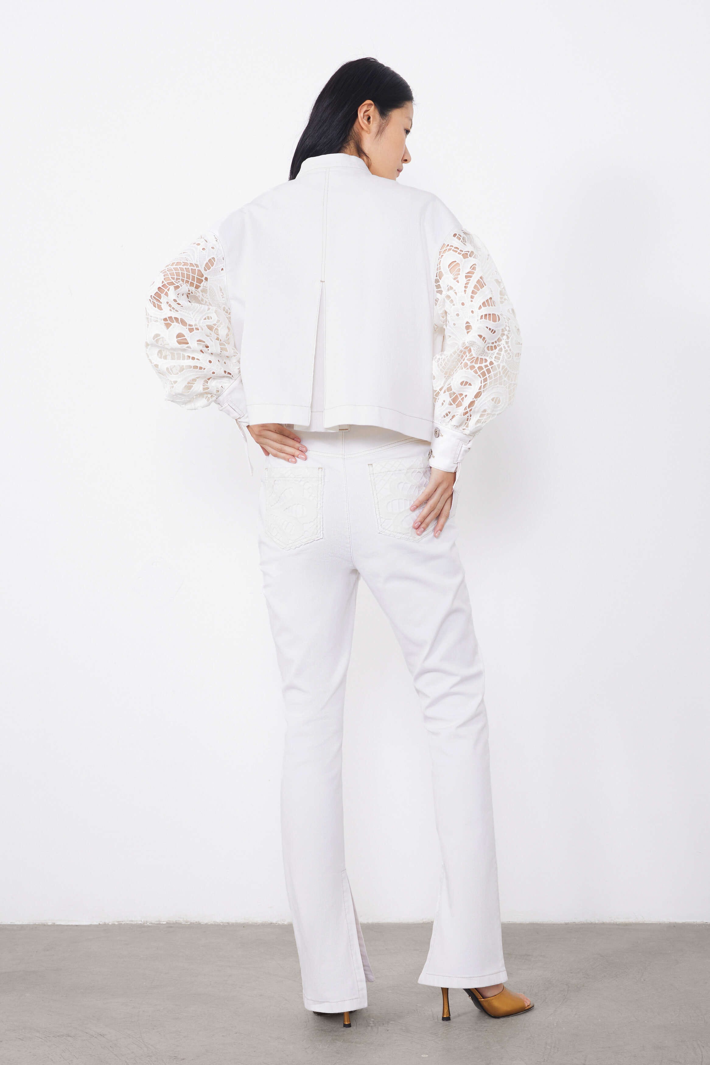 Manşet Bağlama Detaylı Jean Ceket