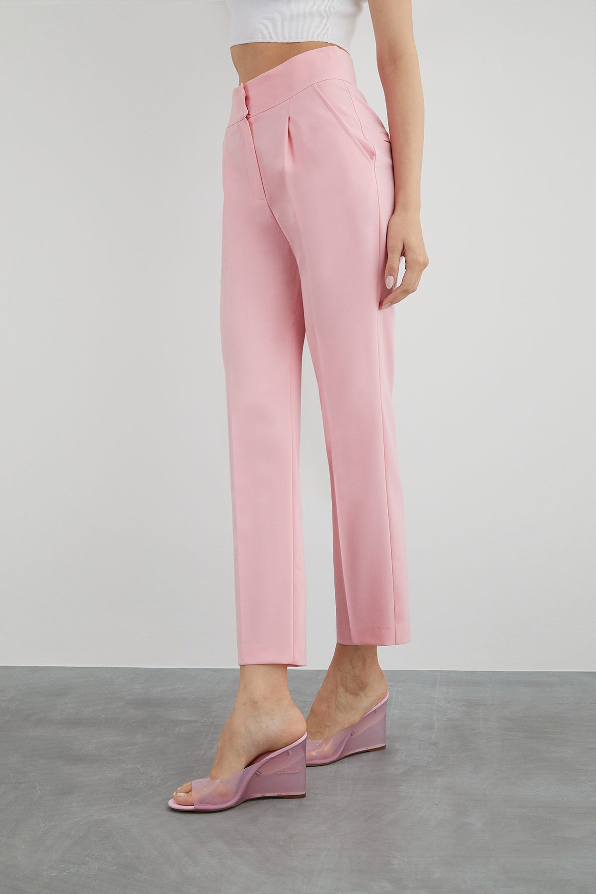 Pili Detaylı Havuç Pantolon