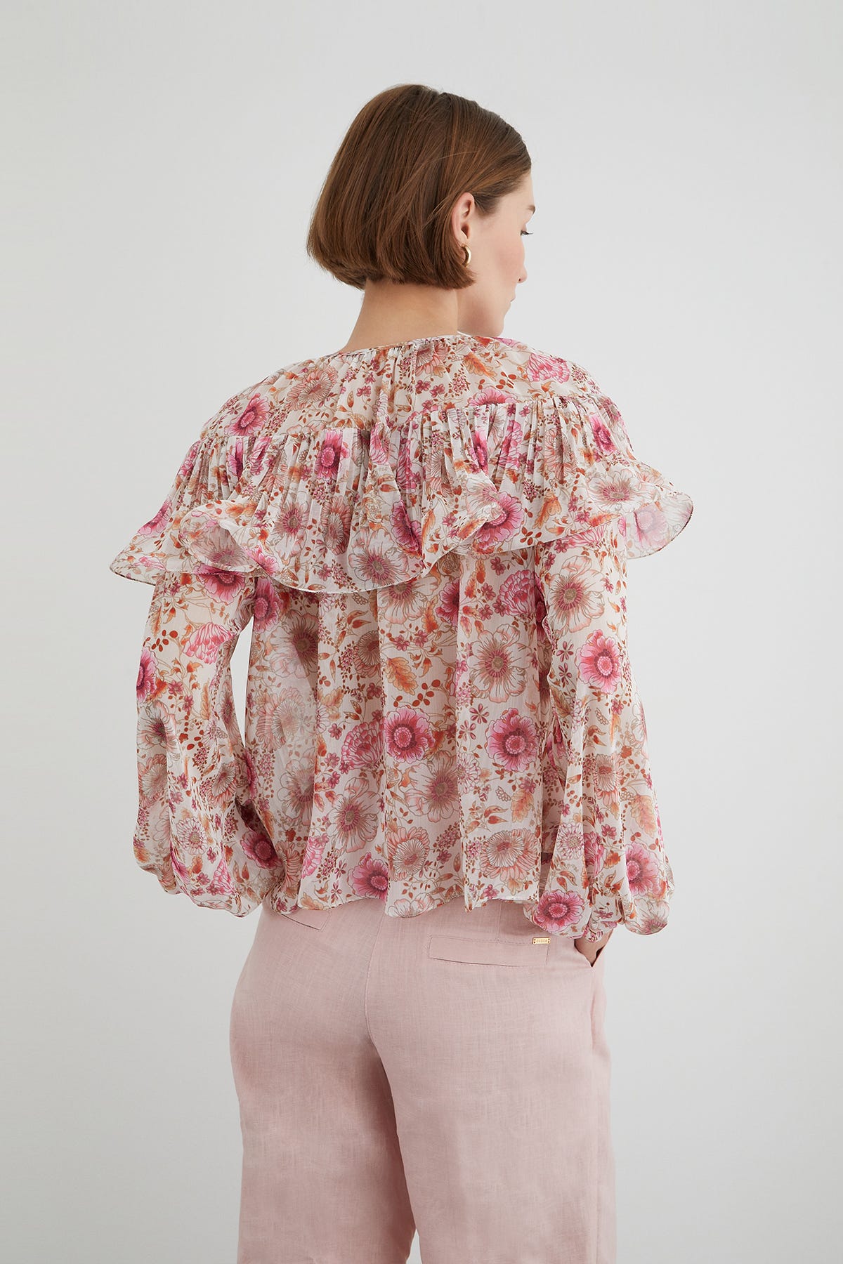 Volan Detaylı Çiçekli Şifon Bluz