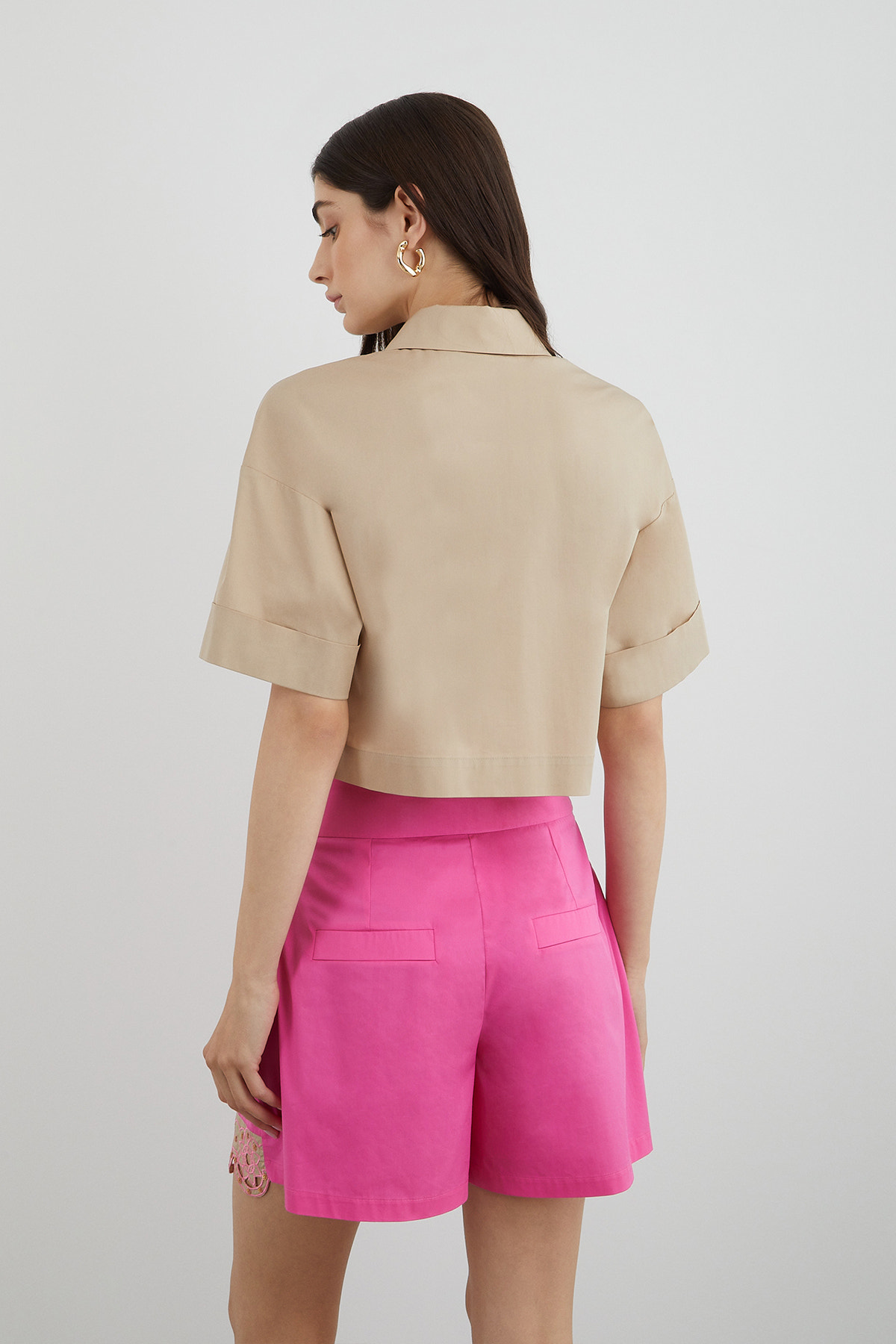 Pullu Nakış Detaylı Gömlek