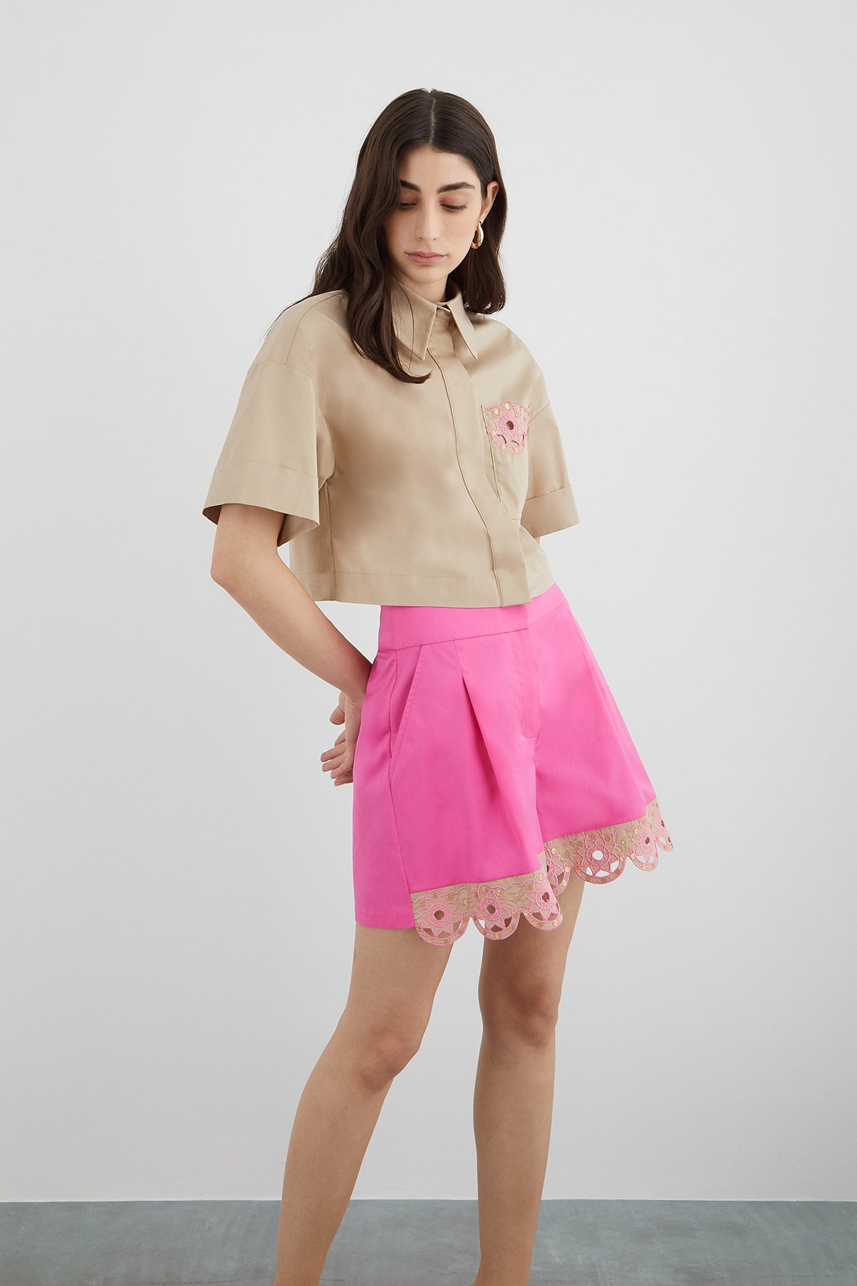 Pullu Nakış Detaylı Gömlek