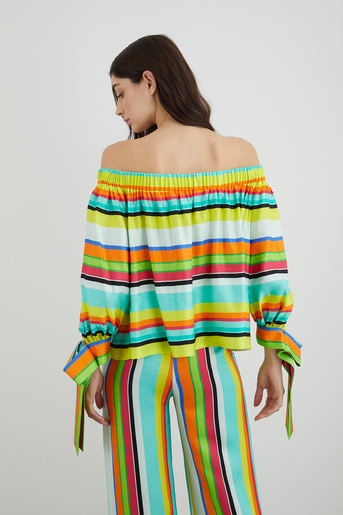 Kayık Yaka Manşet Detaylı Çizgili Bluz