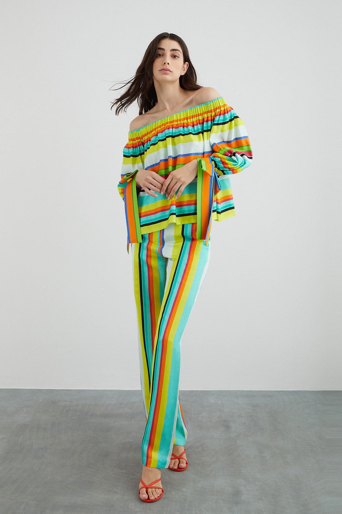 Kayık Yaka Manşet Detaylı Çizgili Bluz