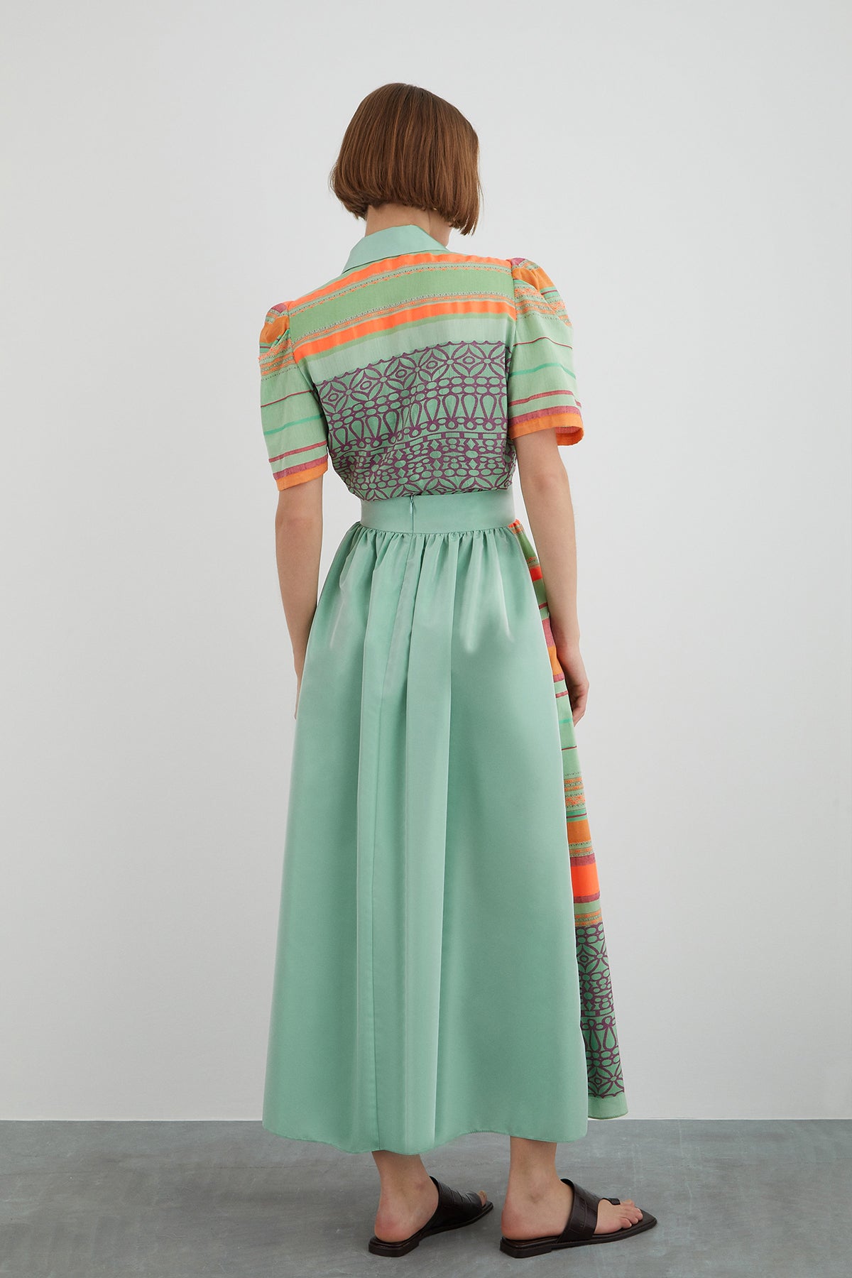 Arka Beden Tafta Garnili Çizgili Etek