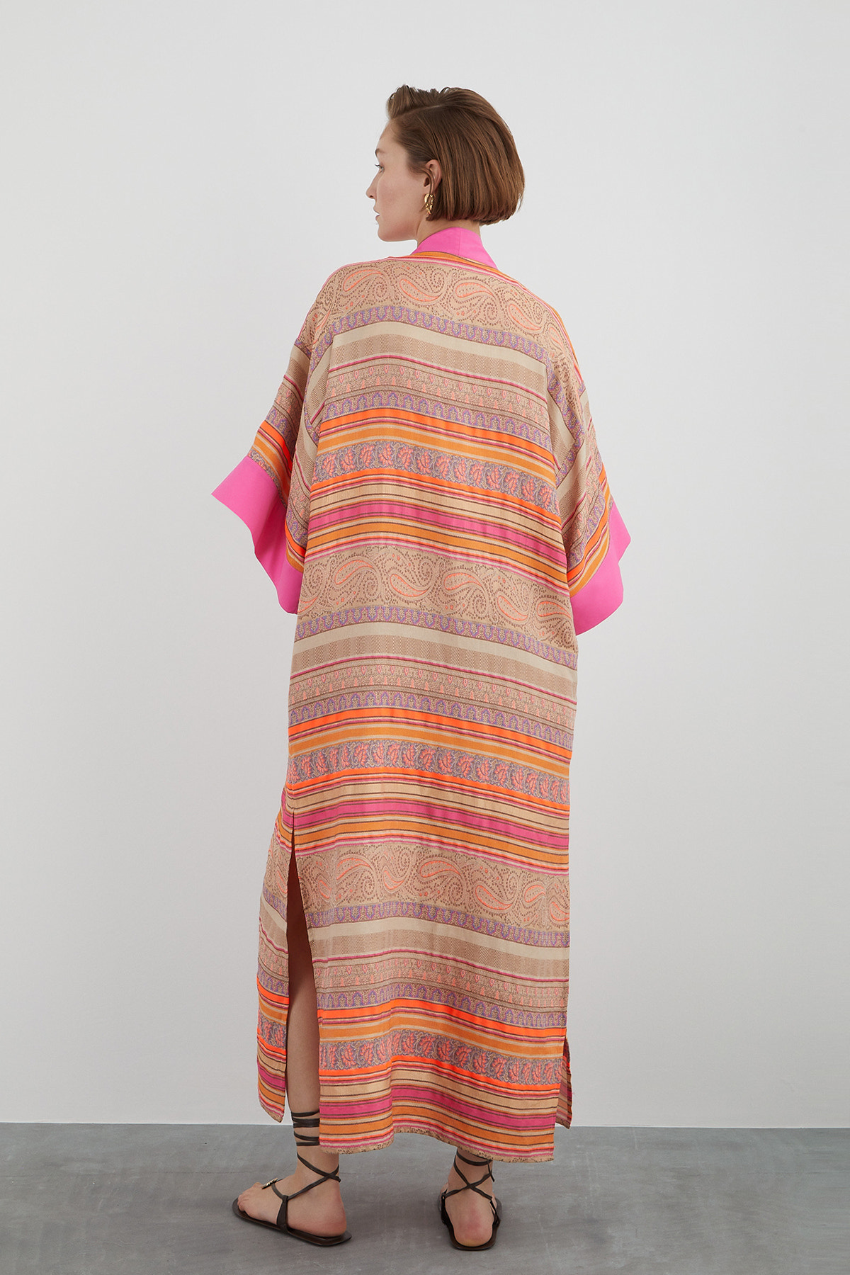 Yakası İşlemeli Kimono