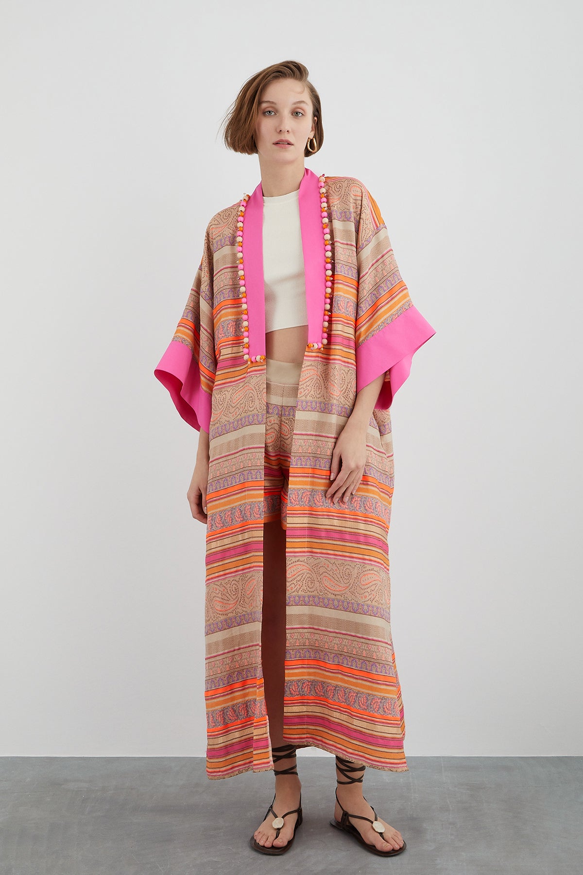 Yakası İşlemeli Kimono