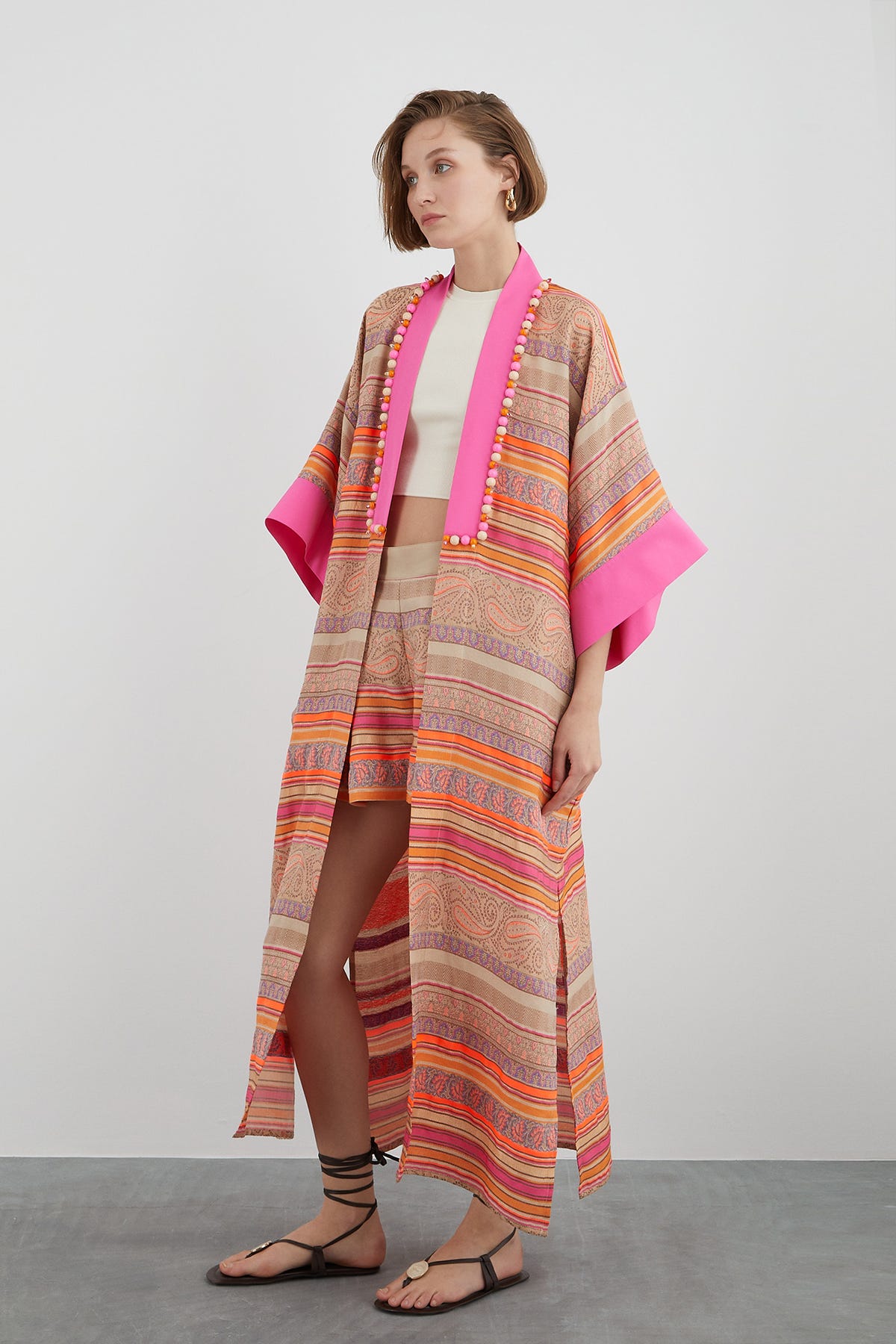 Yakası İşlemeli Kimono