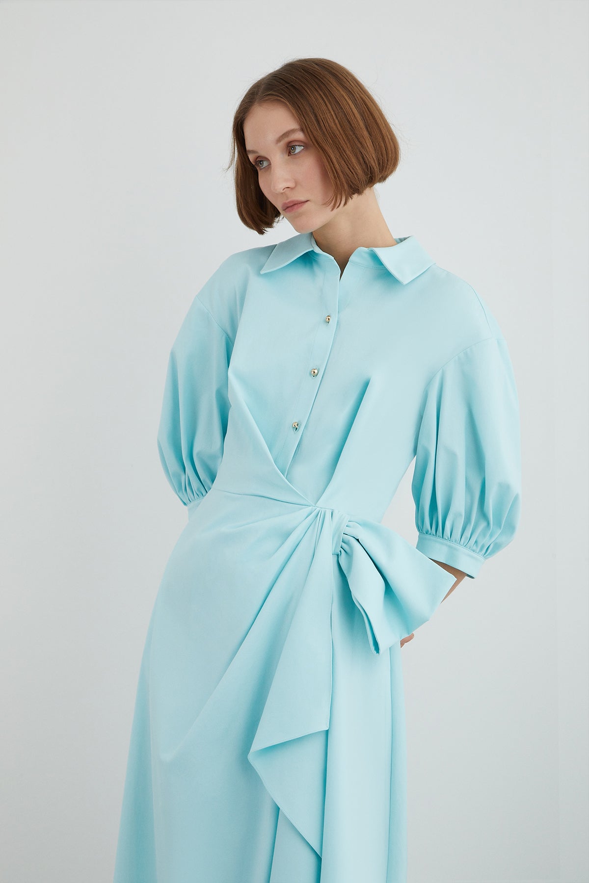 Kolları Büzgülü Yarım Fiyonk Detaylı Düğmeli Maxi Elbise