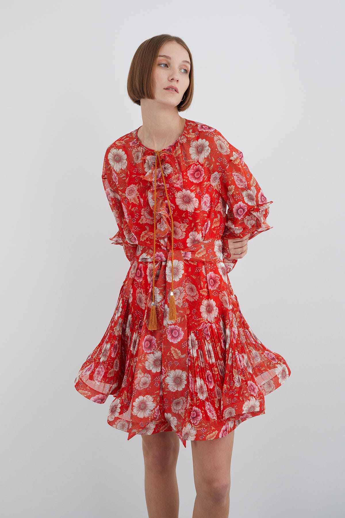 Kolda Volan Detaylı Eteği Pileli Mini Desenli Elbise