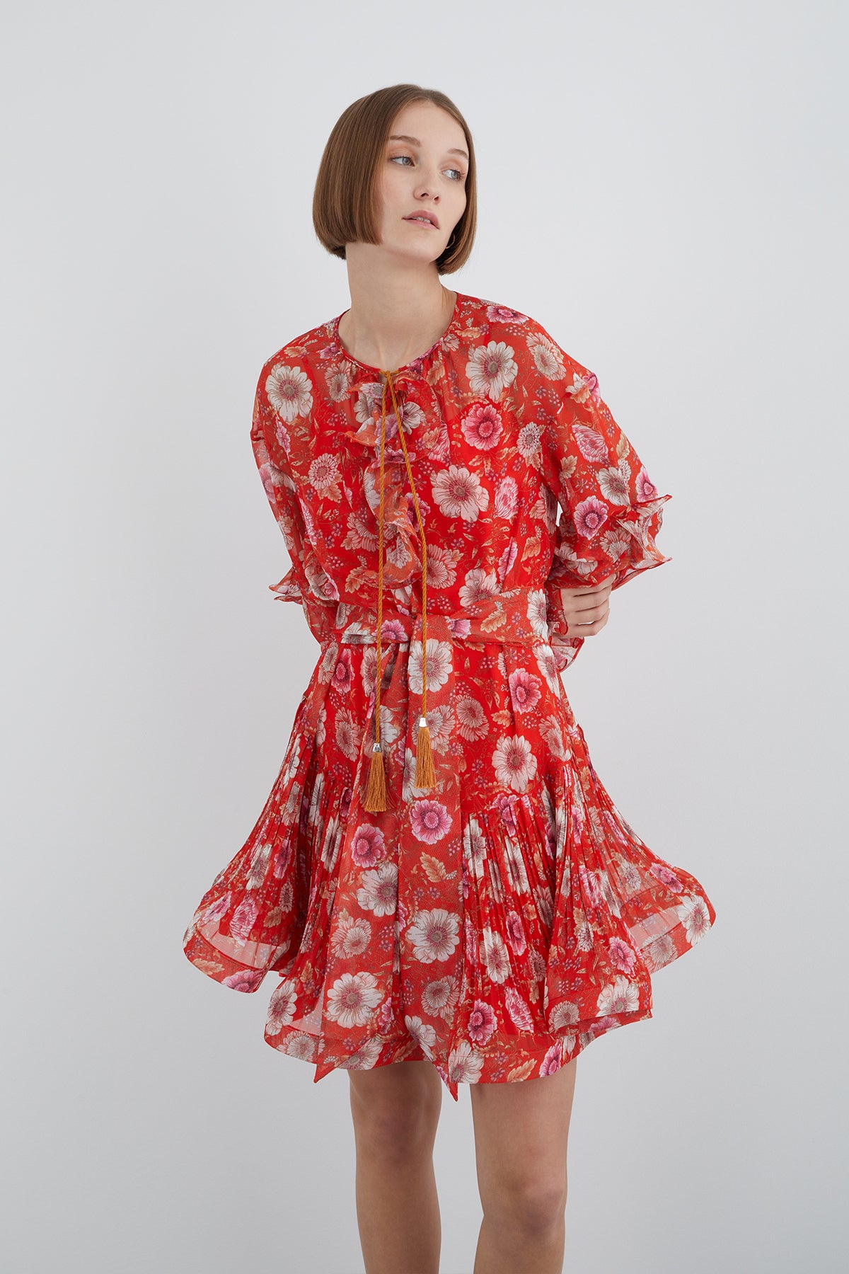 Kolda Volan Detaylı Eteği Pileli Mini Desenli Elbise