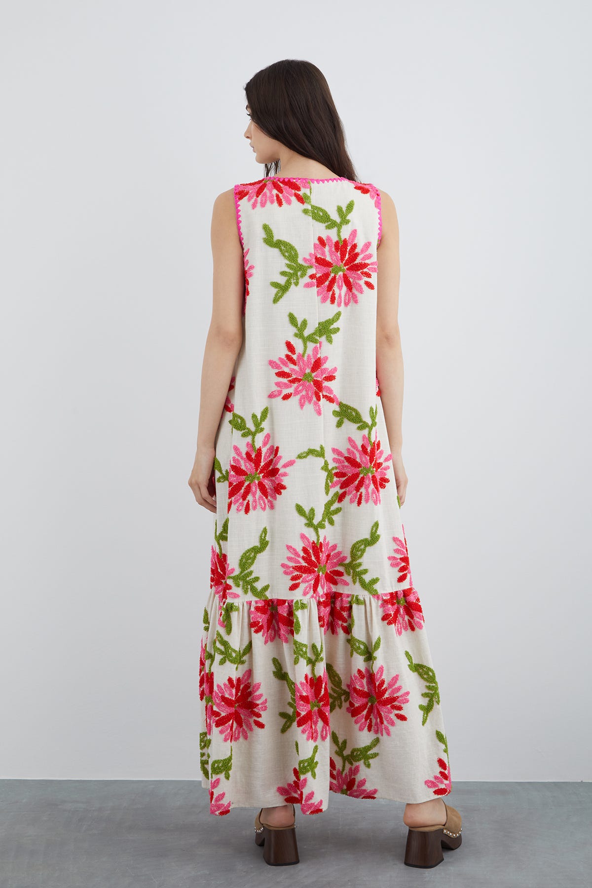 Yakası Fırfırlı Desenli Uzun Elbise