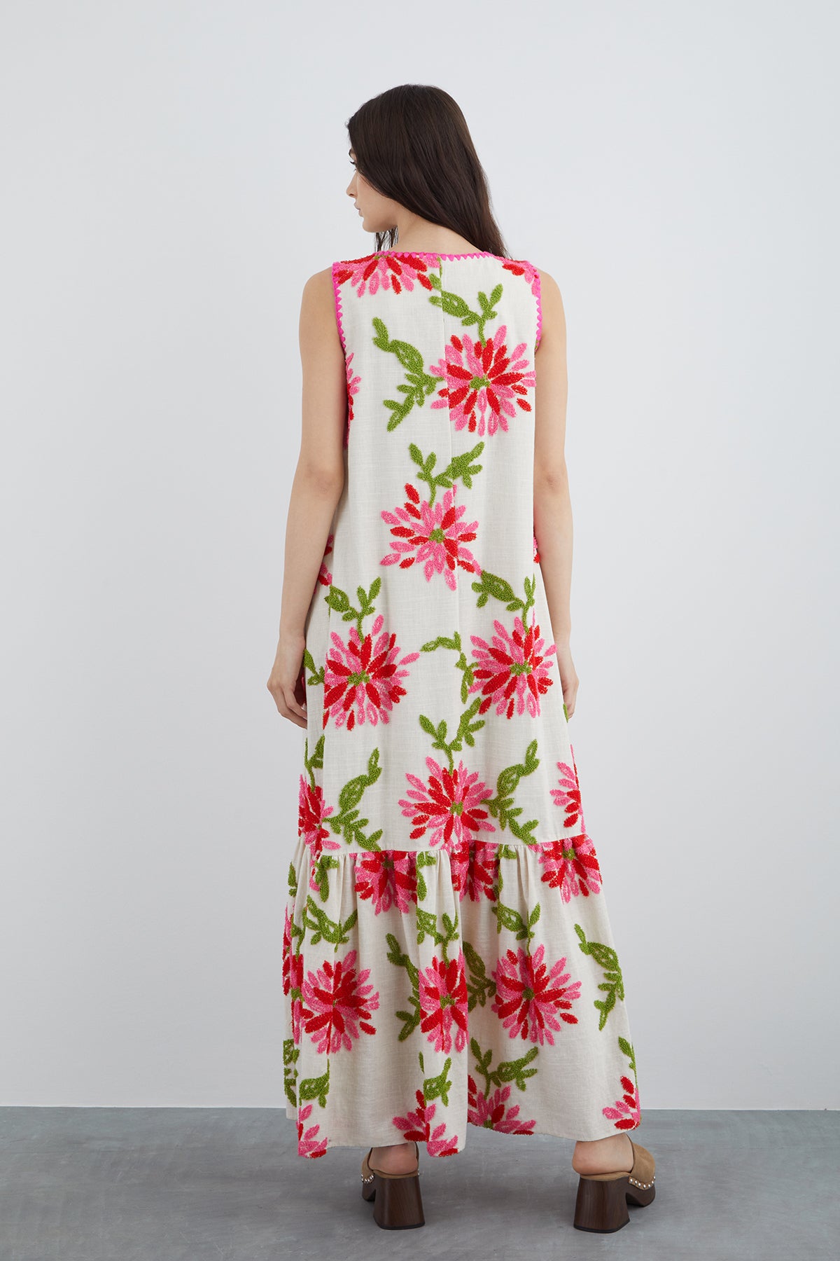 Yakası Fırfırlı Desenli Uzun Elbise