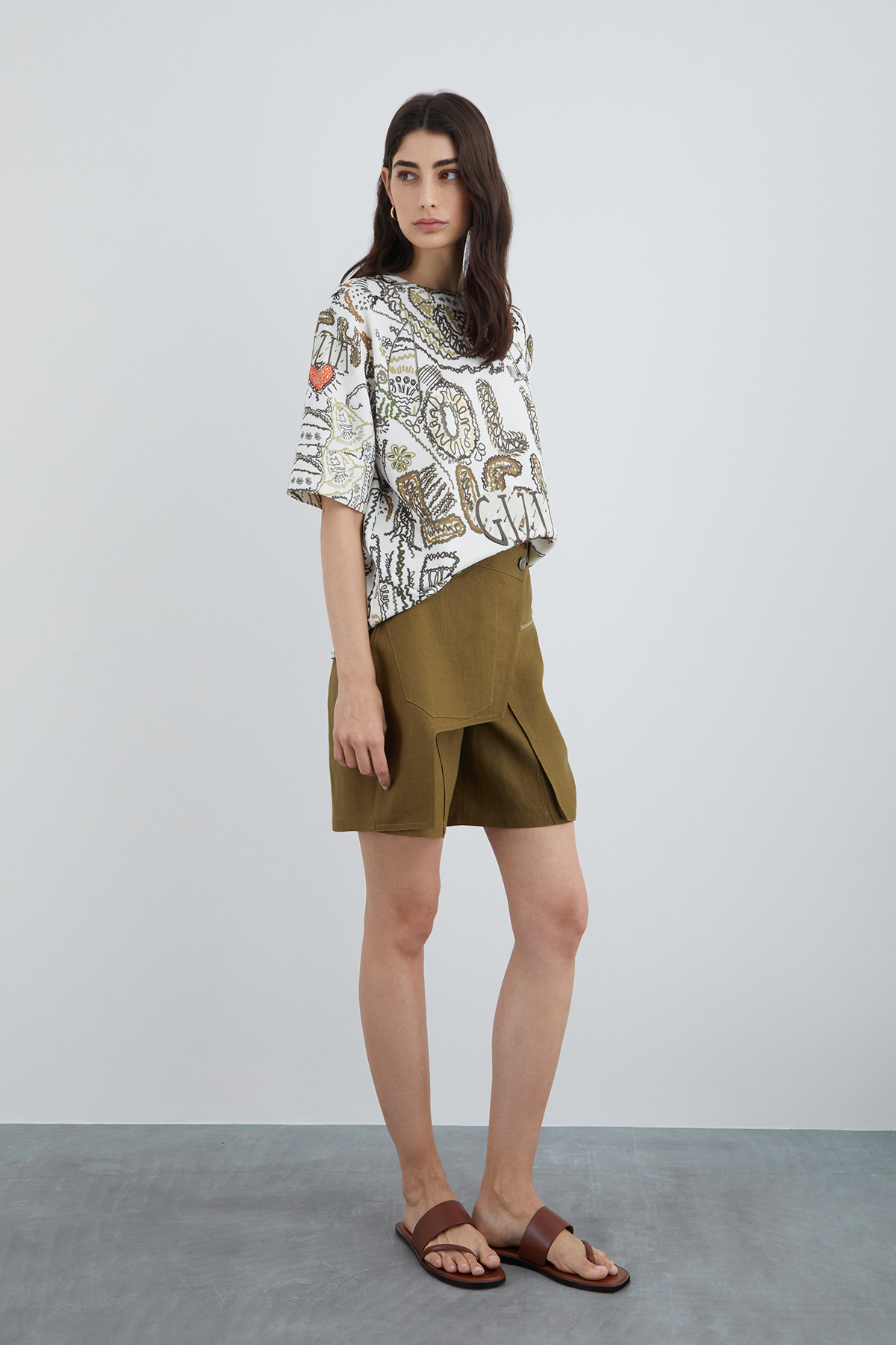 Asimetrik Form Keten Şort