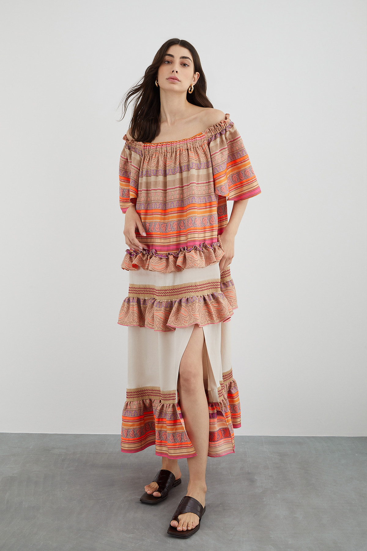 Kayık Yakalı Fırfır Detaylı Midi Elbise