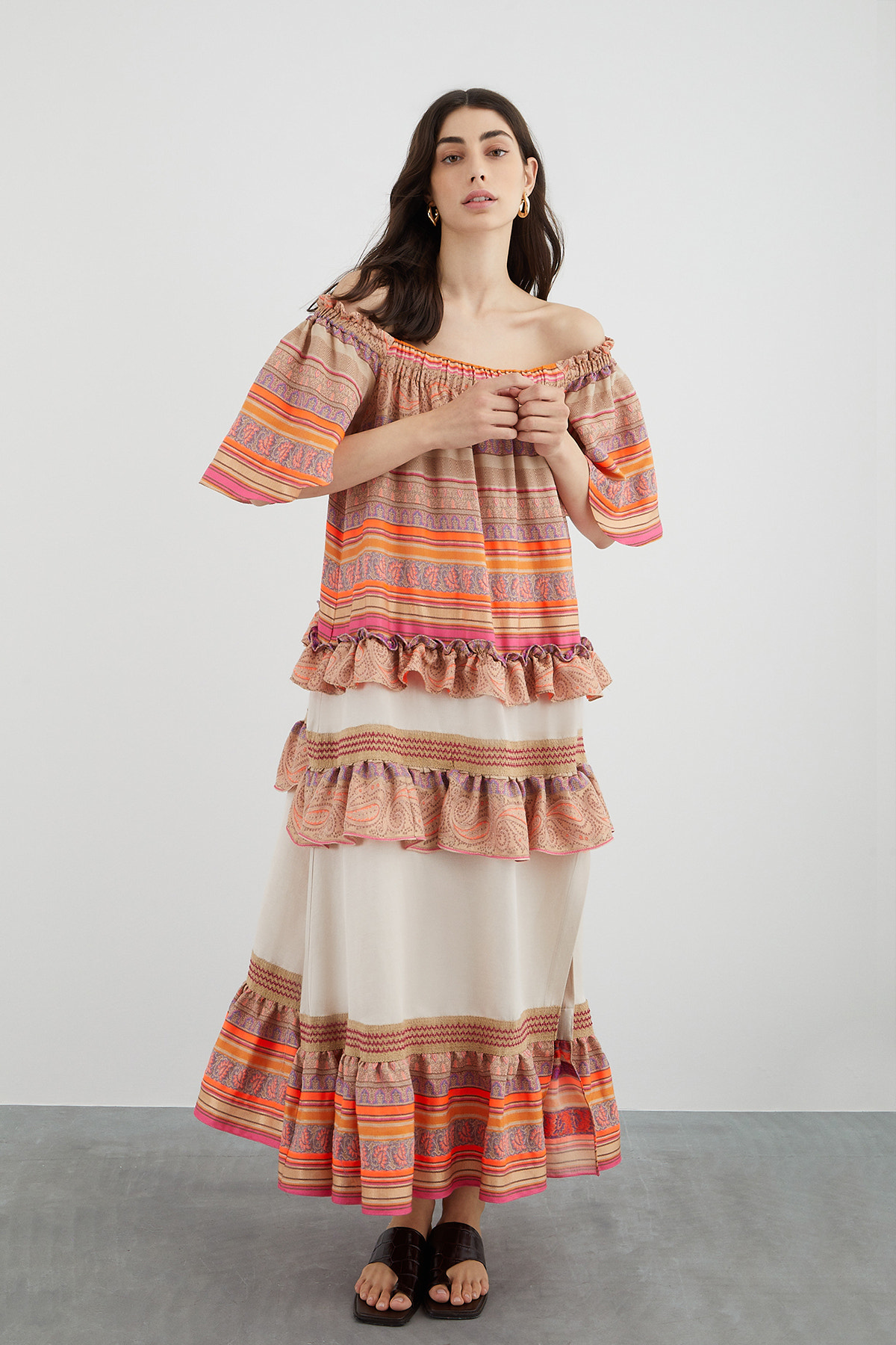 Kayık Yakalı Fırfır Detaylı Midi Elbise