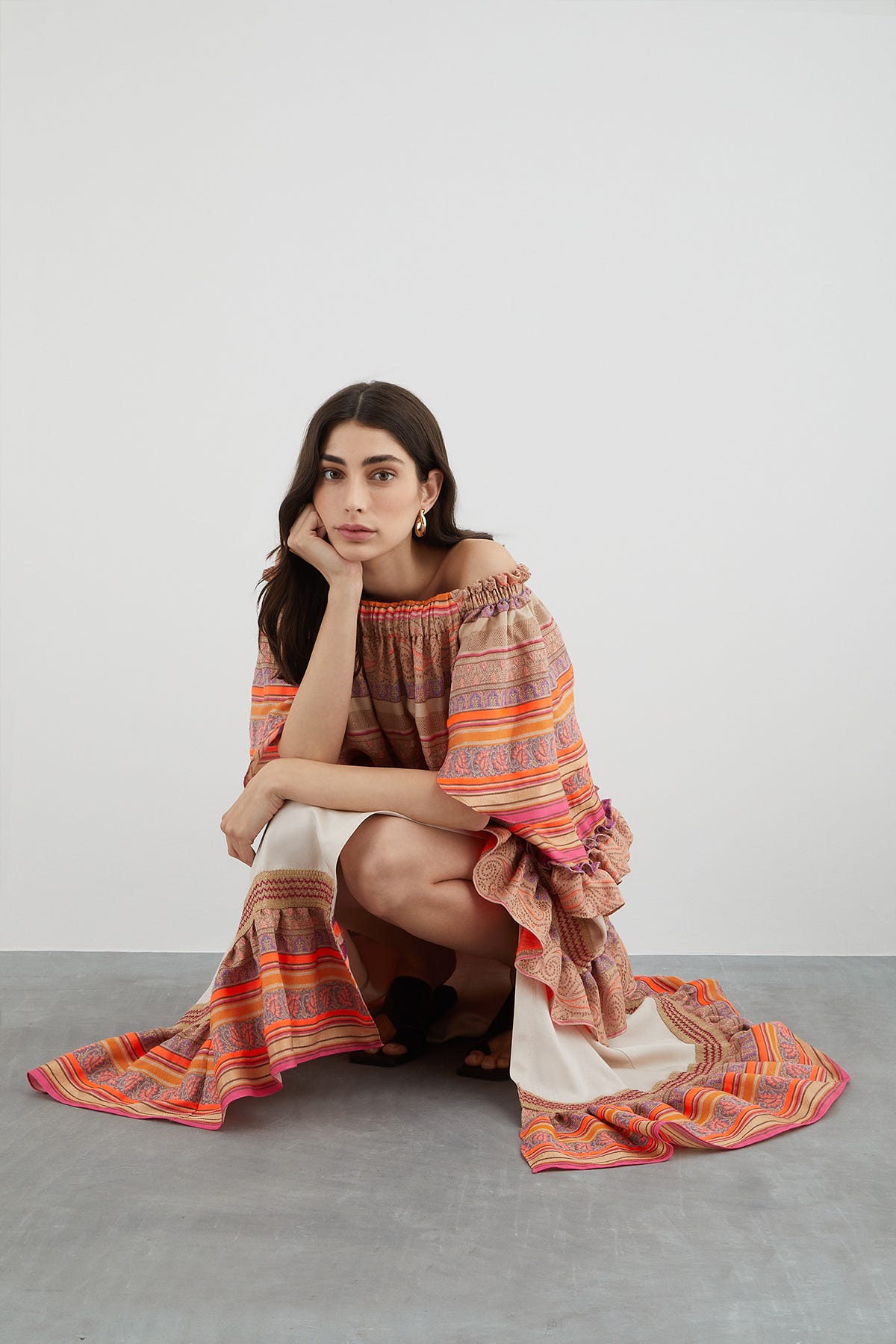 Kayık Yakalı Fırfır Detaylı Midi Elbise