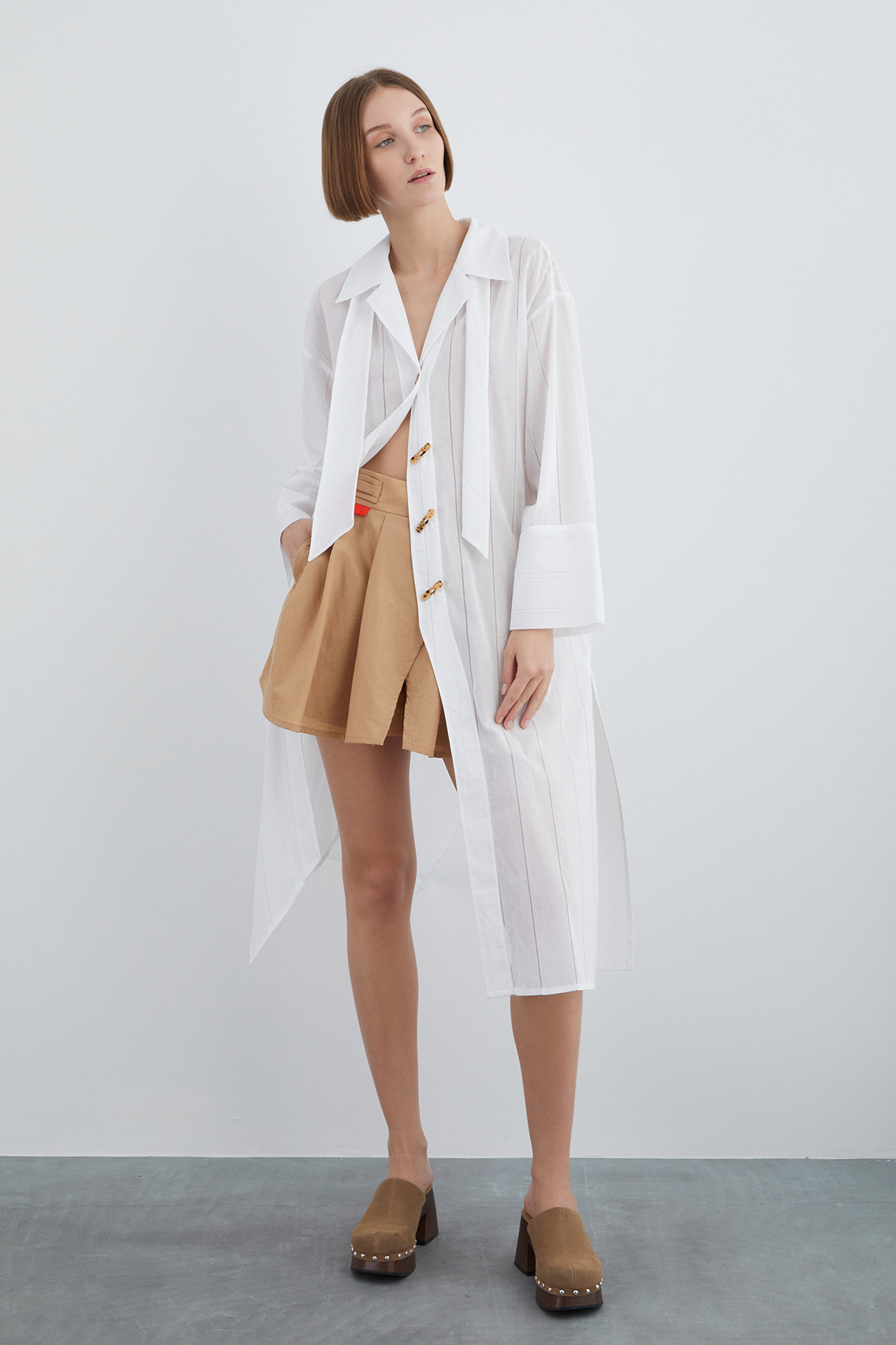 Nakış Detaylı Yırtmaçlı Ceket