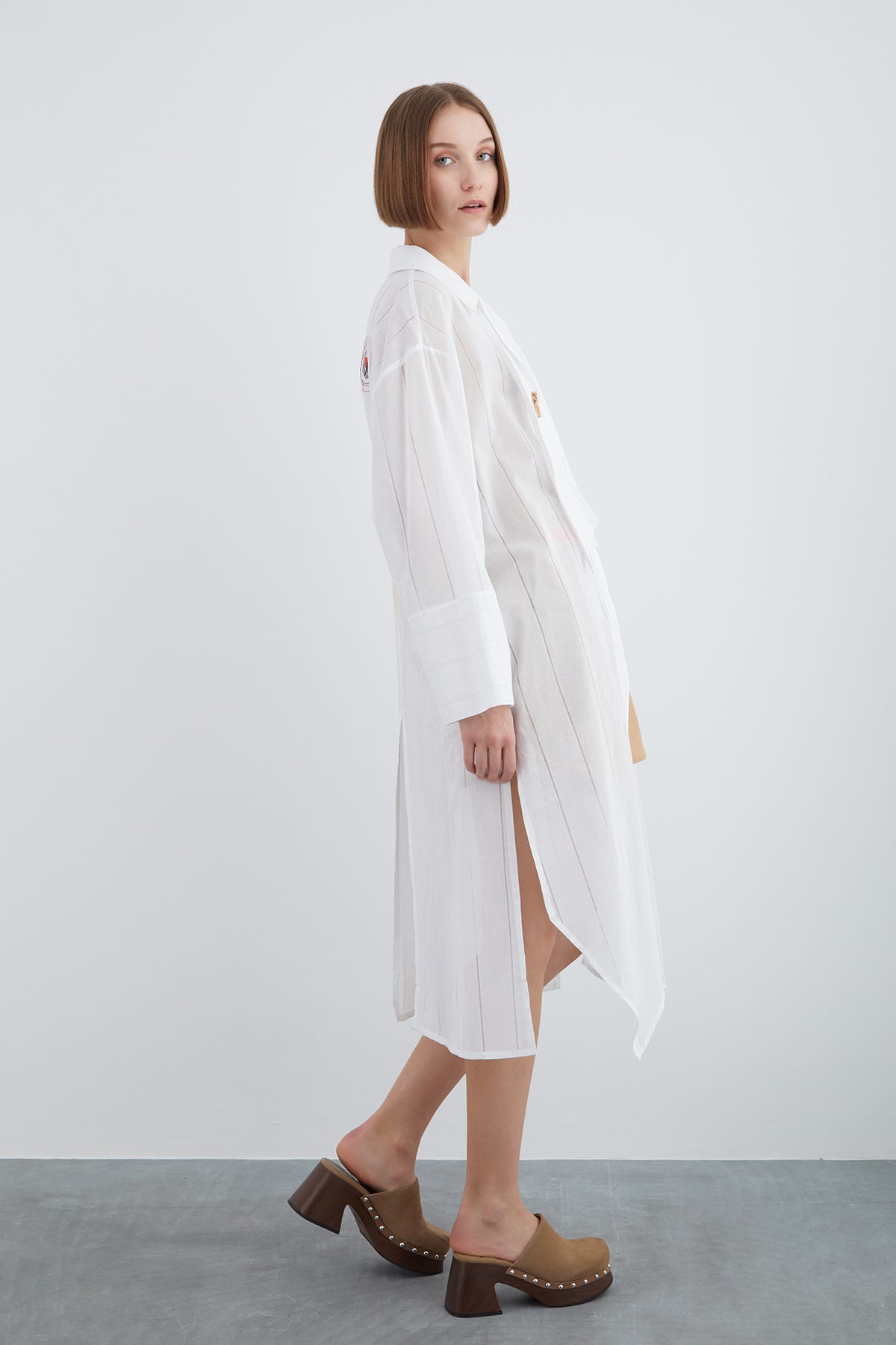 Nakış Detaylı Yırtmaçlı Ceket