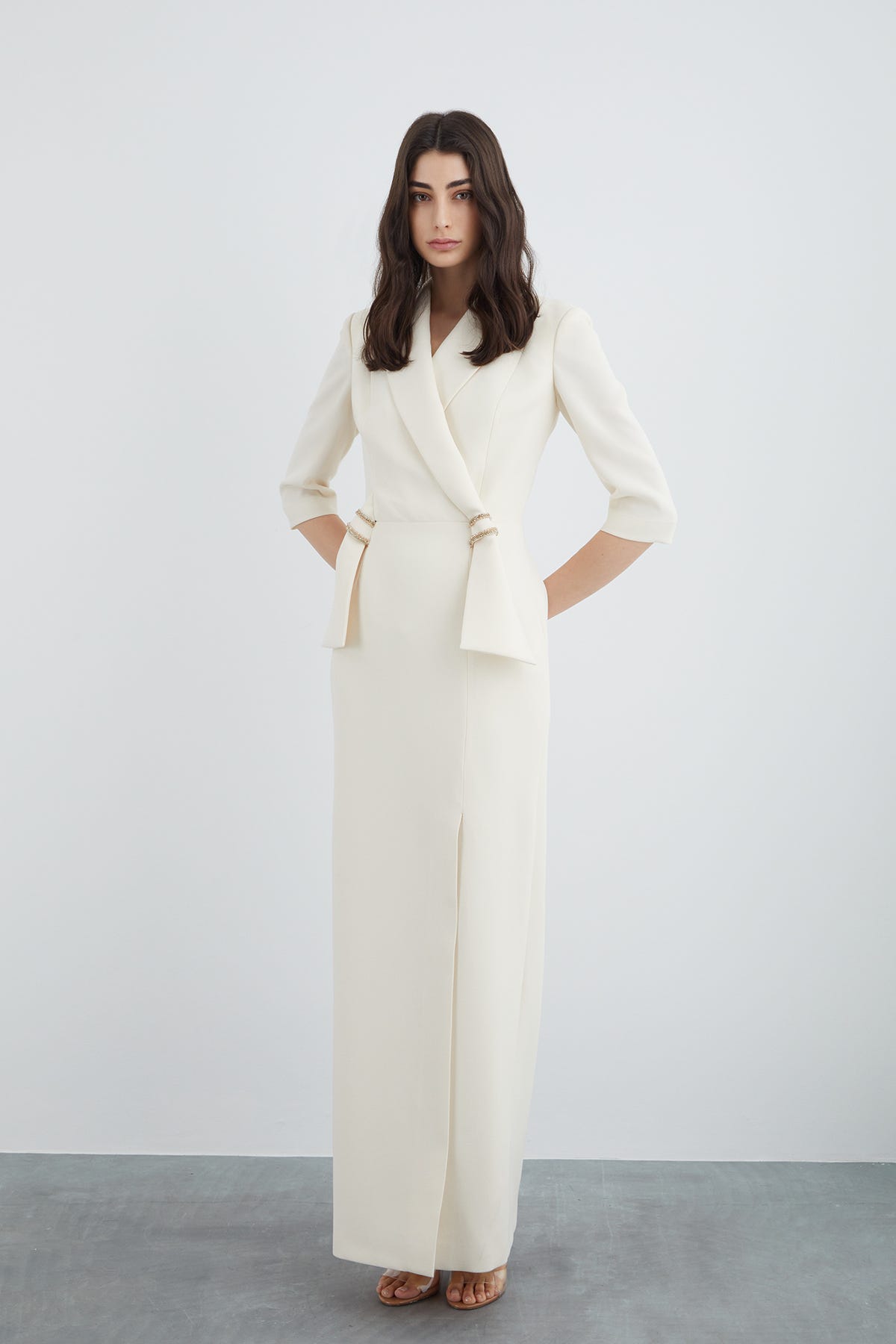 Şık Yaka Detaylı Yaka Ucu İşlemeli Vatkalı Uzun Elbise