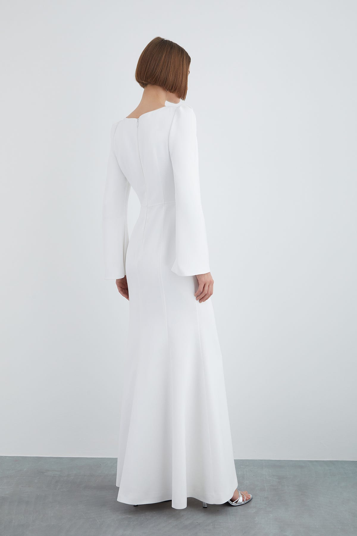 Düğme Detaylı Kol Üstü Büzgülü Yırtmaçlı Balık Form Uzun Elbise