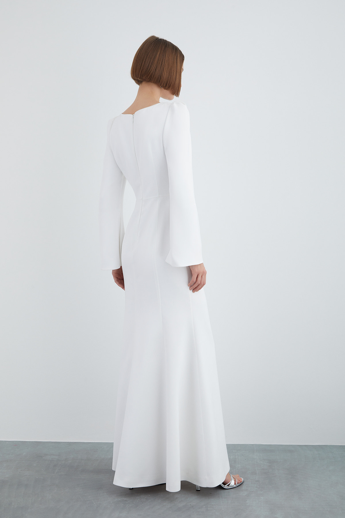 Düğme Detaylı Kol Üstü Büzgülü Yırtmaçlı Balık Form Uzun Elbise