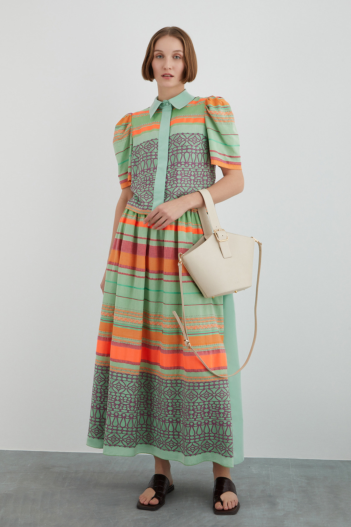 Toka Detaylı Ayarlanabilir Saplı Üçgen Form Deri Çanta