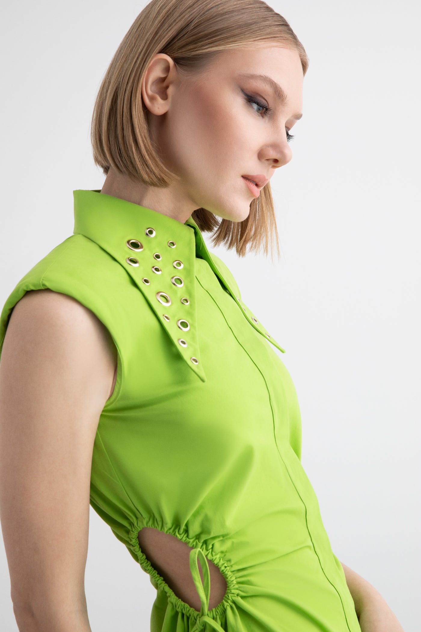 Yaka Detaylı Yanı Pencereli Kloş Etekli Midi Pamuk Elbise