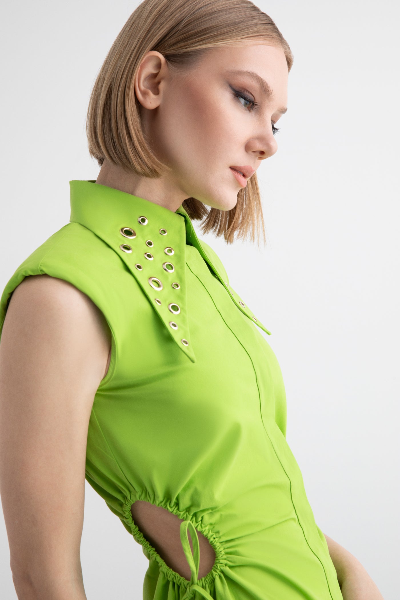 Yaka Detaylı Yanı Pencereli Kloş Etekli Midi Pamuk Elbise