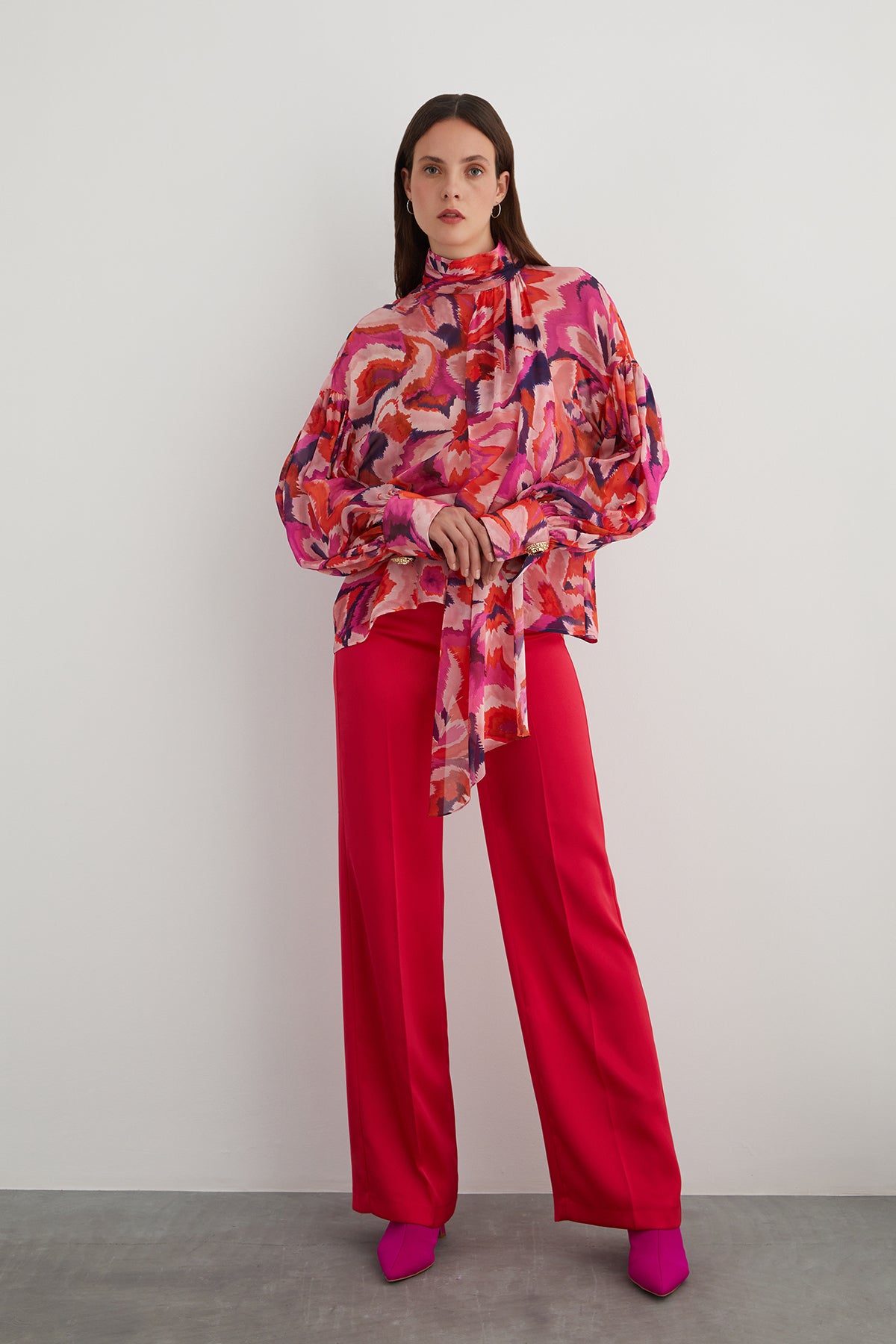 Dik Yaka Desenli Şifon Bluz