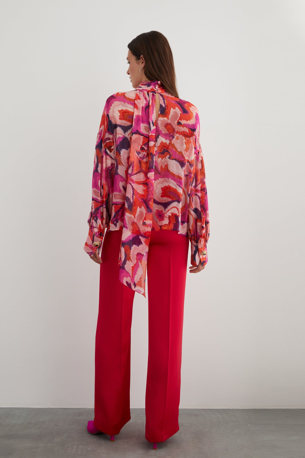 Dik Yaka Desenli Şifon Bluz