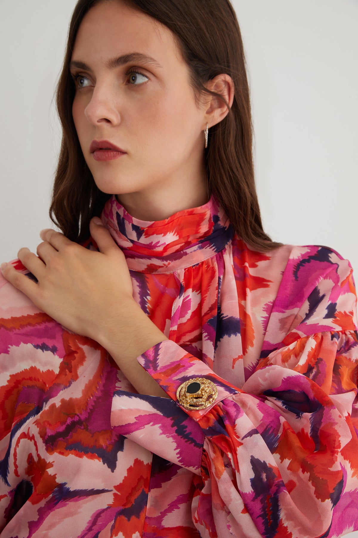 Dik Yaka Desenli Şifon Bluz