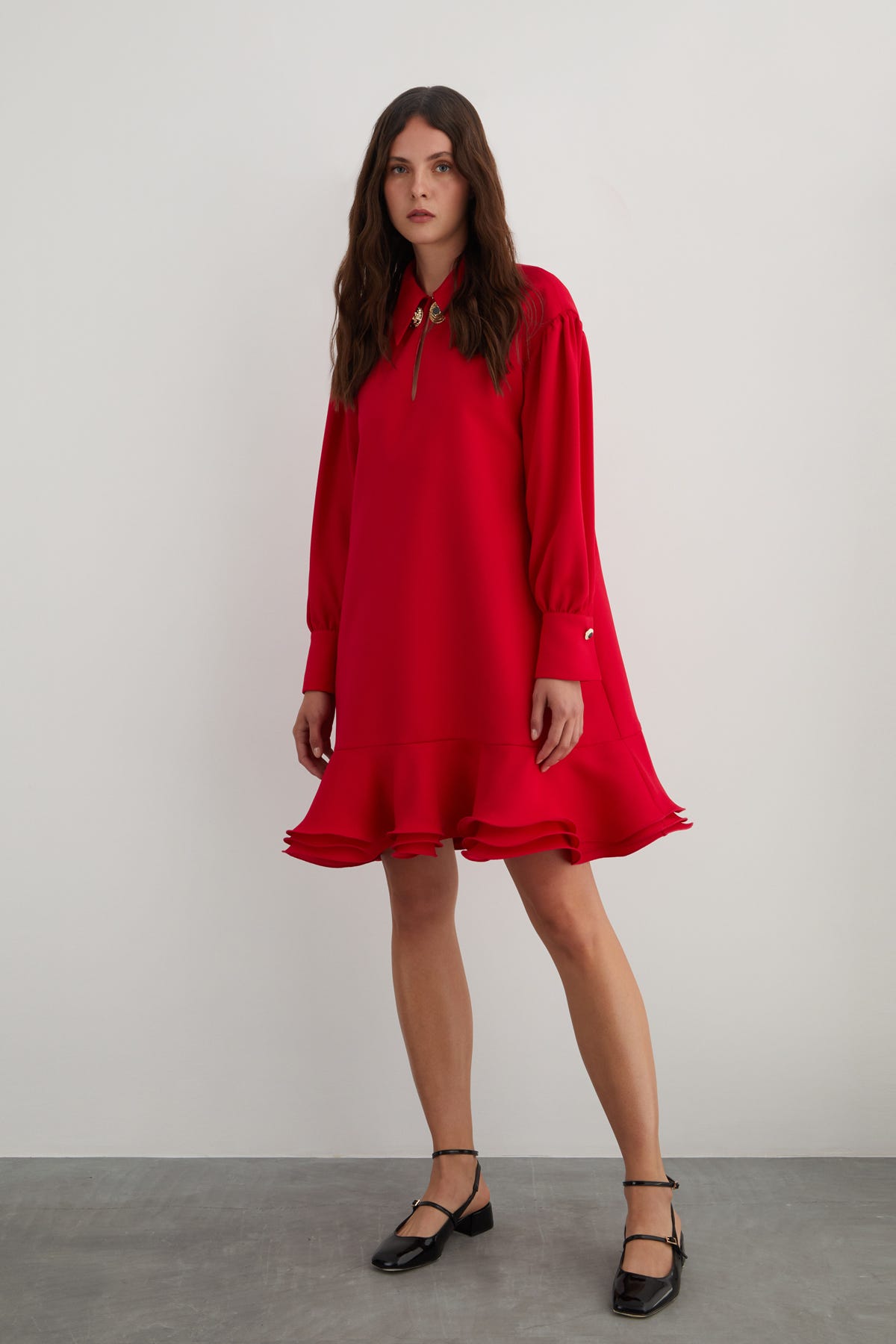 Düğme Detaylı Etek Ucu Fırfırlı Kısa Elbise