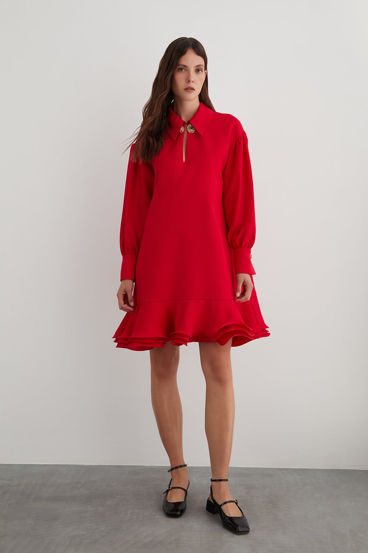 Düğme Detaylı Etek Ucu Fırfırlı Kısa Elbise