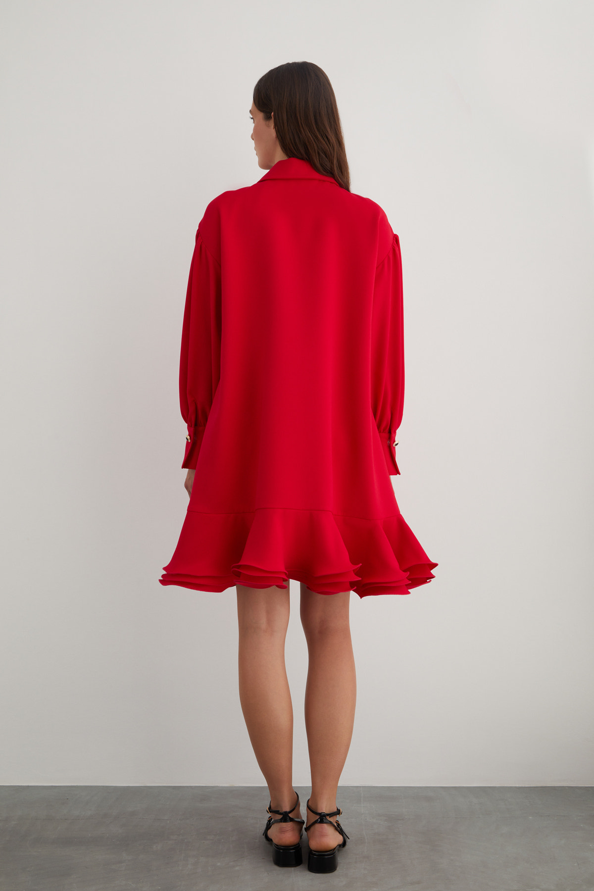 Düğme Detaylı Etek Ucu Fırfırlı Kısa Elbise