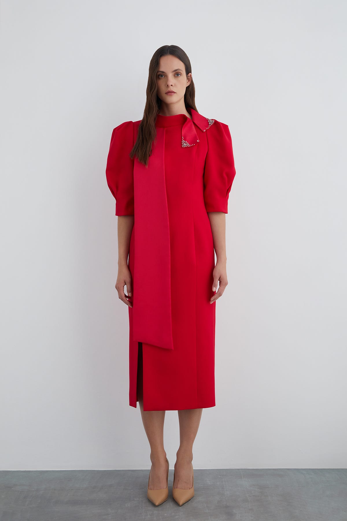 İşleme Detay Önü Yırtmaçlı Karpuz Kollu Midi Boy Elbise