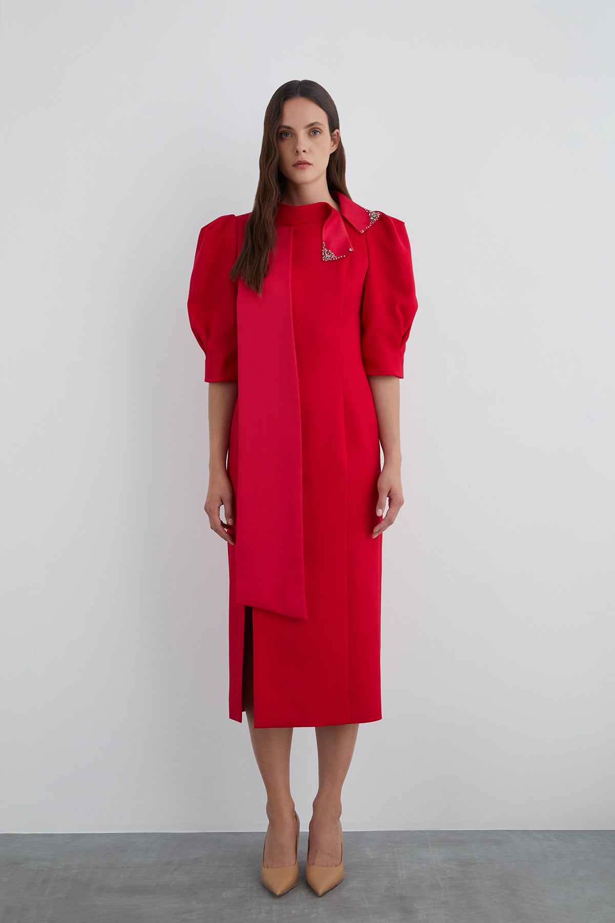 İşleme Detay Önü Yırtmaçlı Karpuz Kollu Midi Boy Elbise