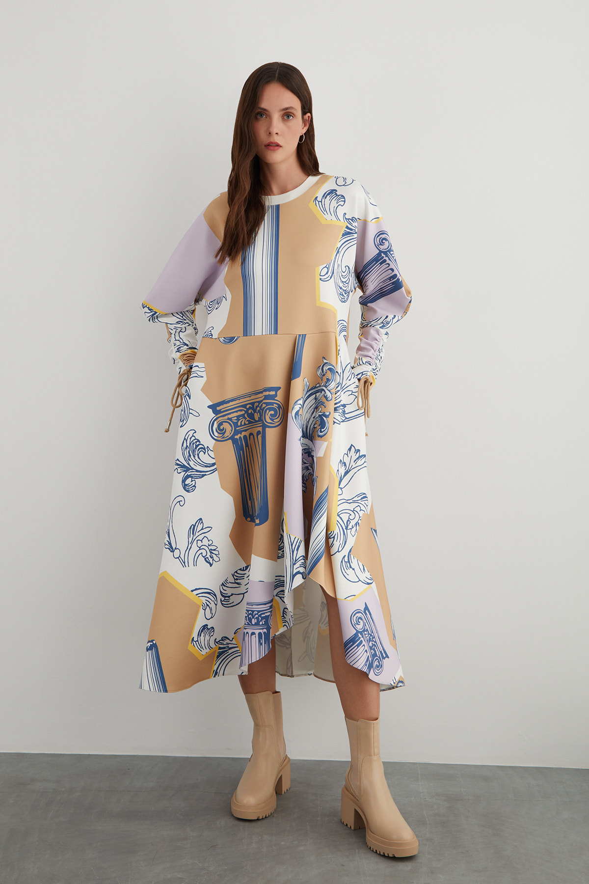 Özel Desenli Kolu Büzülebilir Midi Elbise