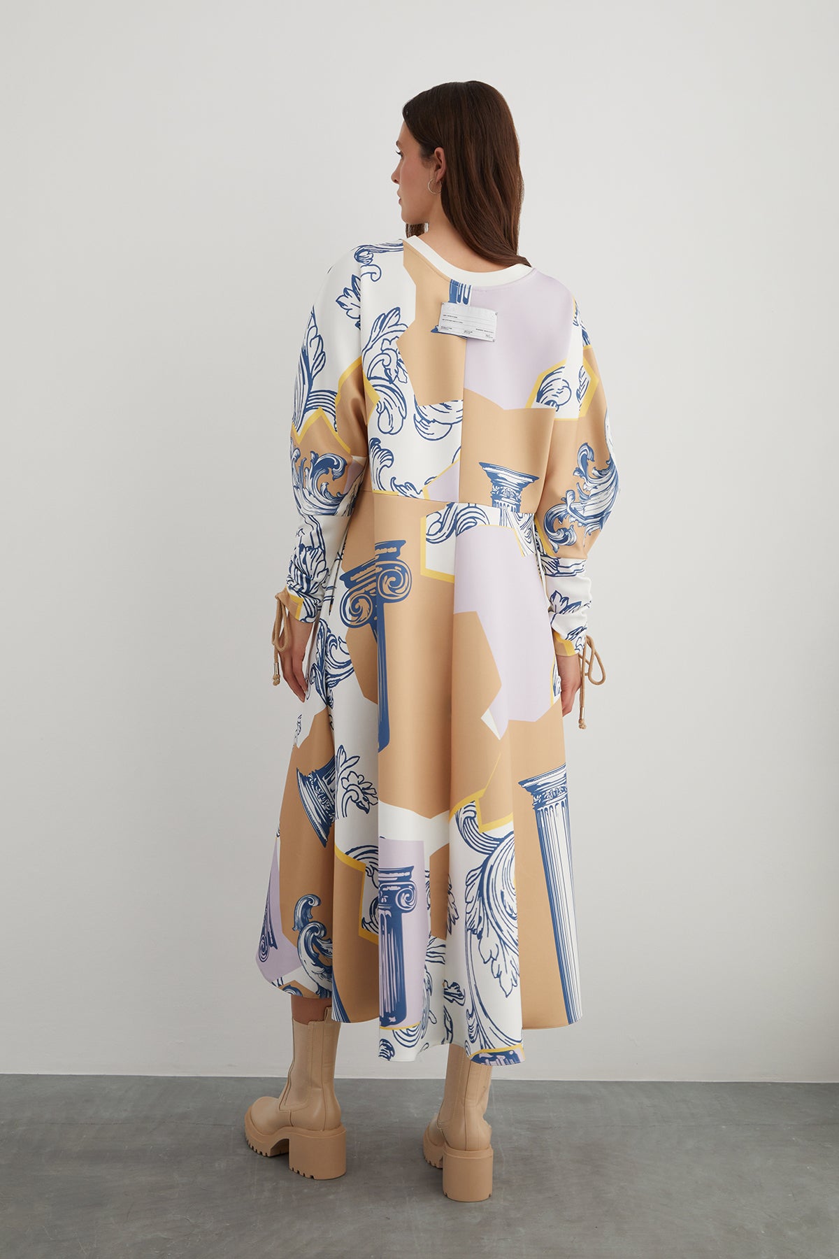 Özel Desenli Kolu Büzülebilir Midi Elbise