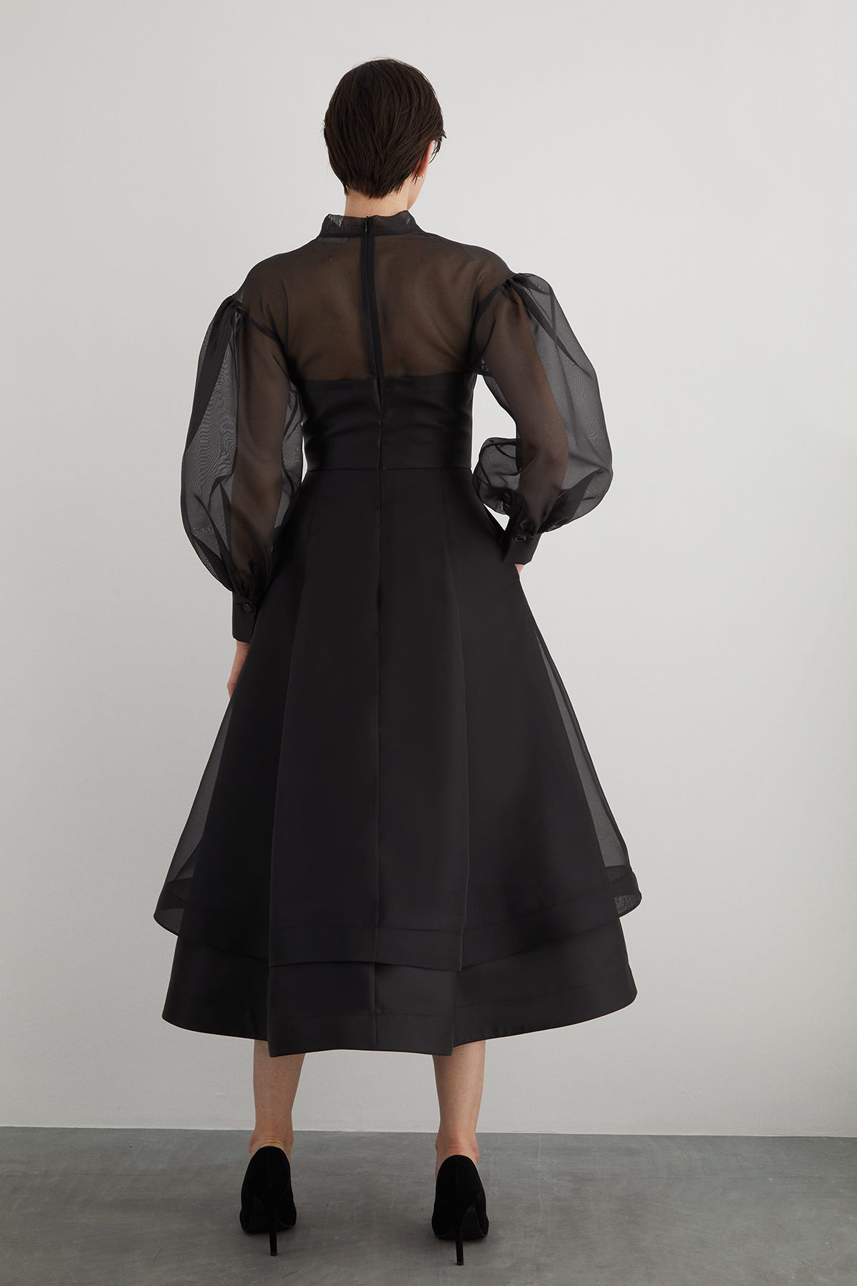 Boyundan Bağlamalı Midi Organze Elbise