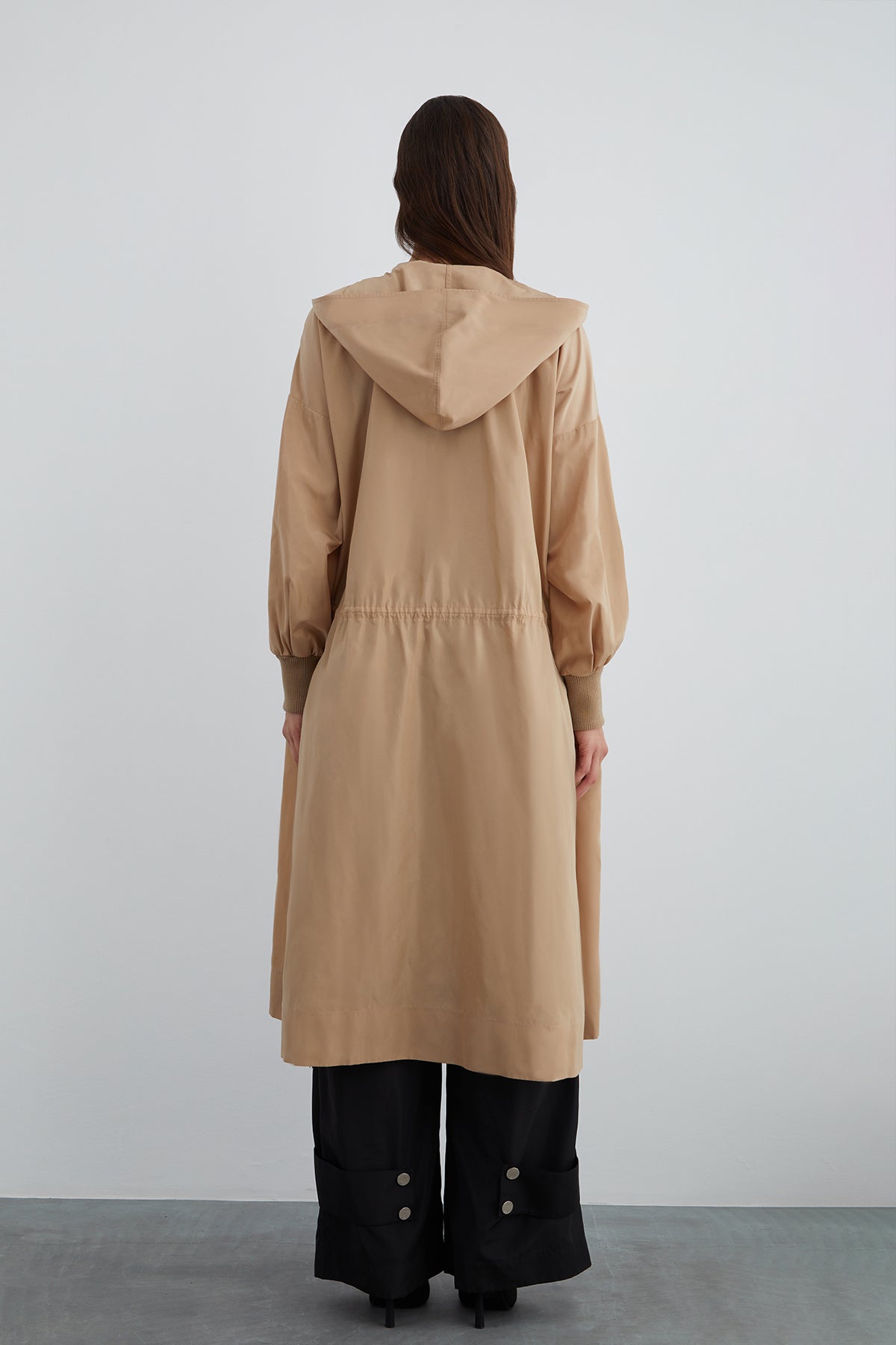 Nakış Detaylı Kolları Triko Manşetli Uzun Ceket