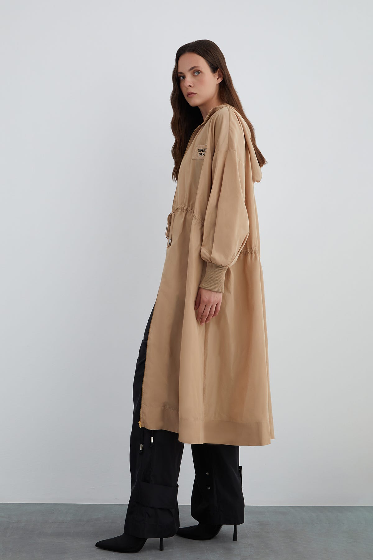 Nakış Detaylı Kolları Triko Manşetli Trençkot