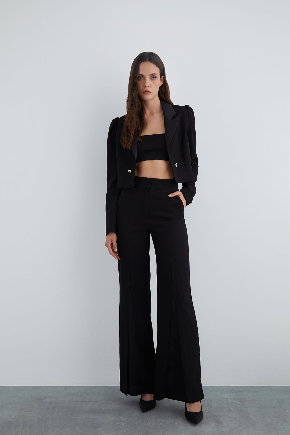 Gold Düğme Detaylı Siyah Kısa Ceket