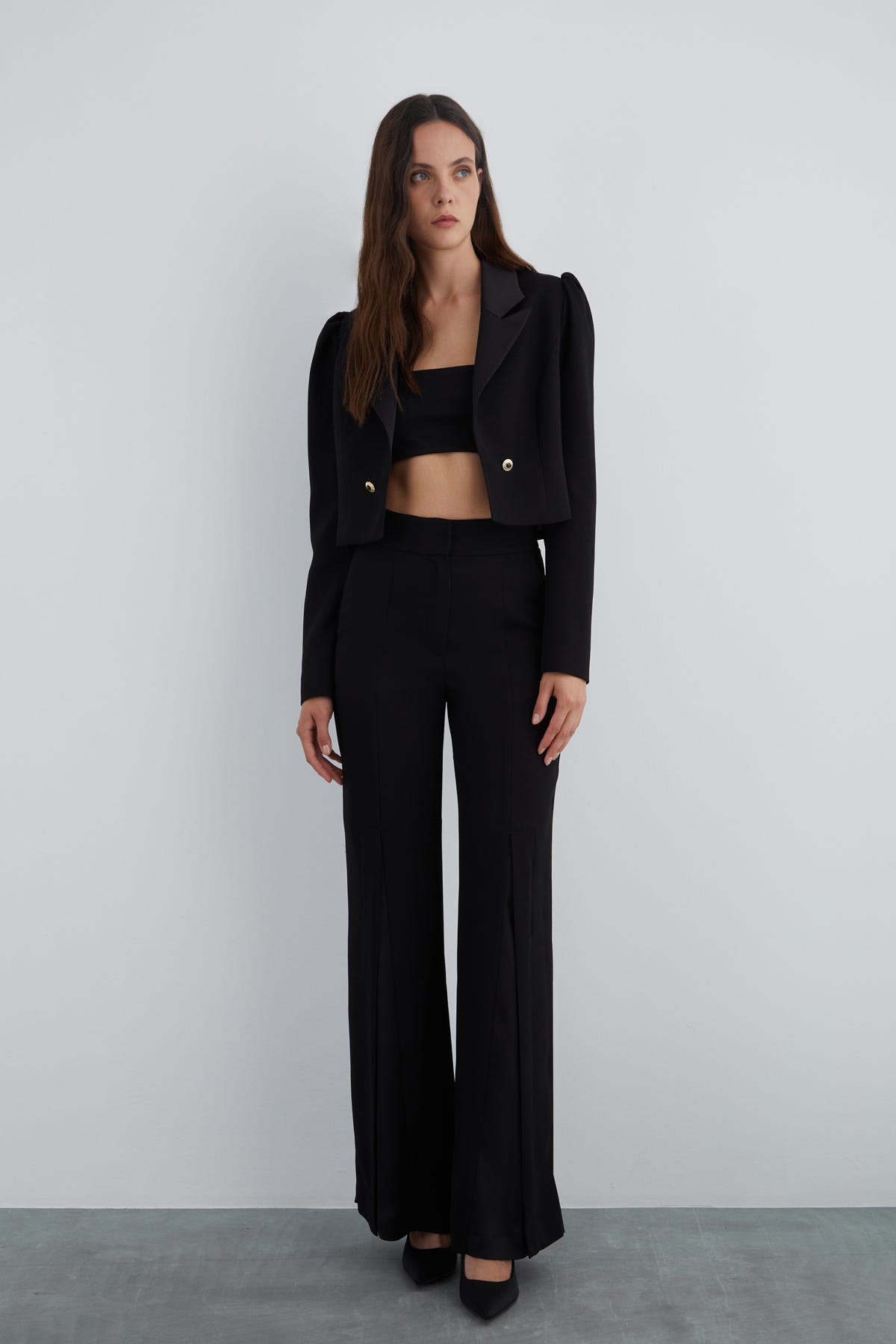 Gold Düğme Detaylı Siyah Kısa Ceket