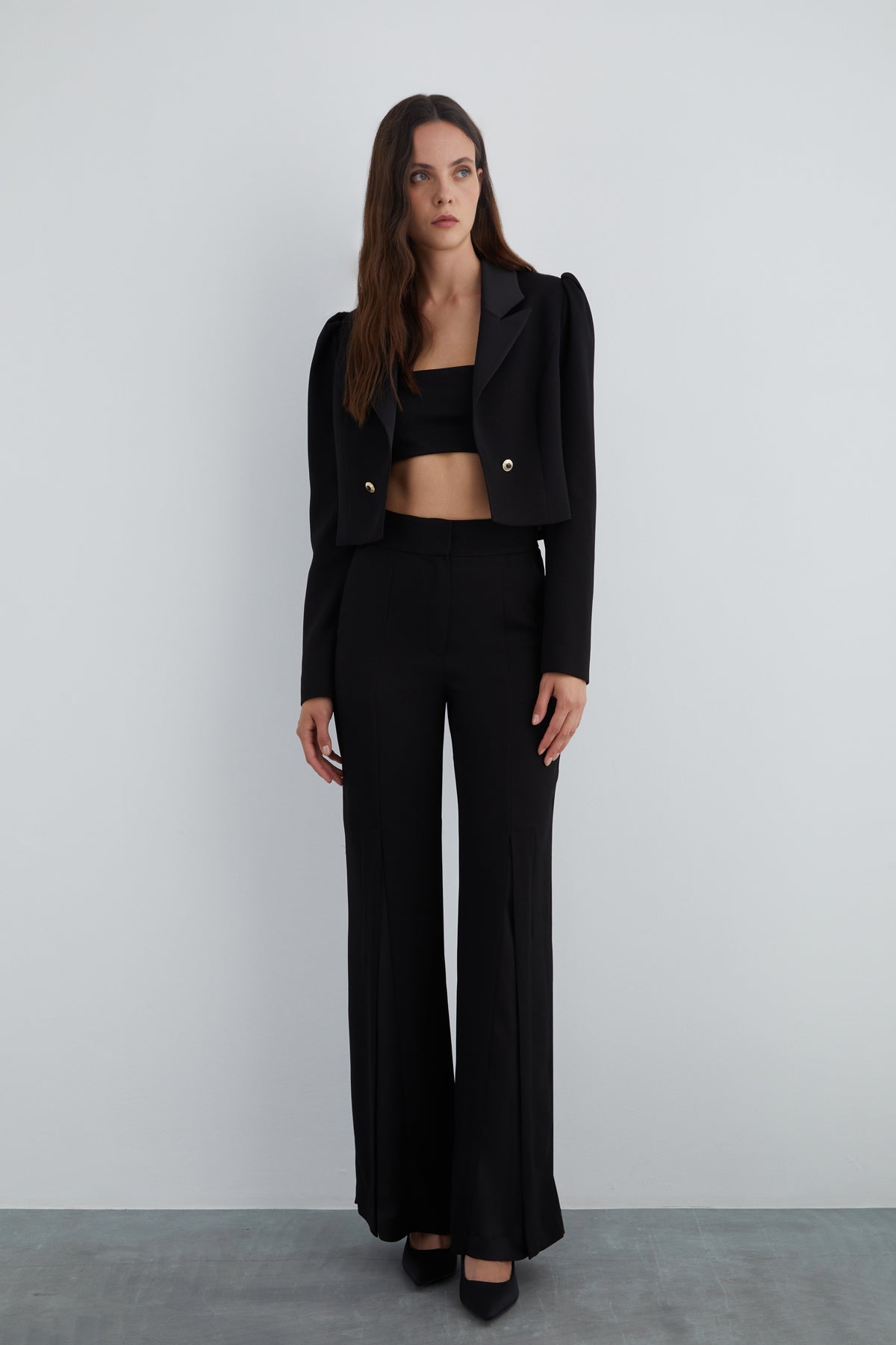 Gold Düğme Detaylı Siyah Kısa Ceket