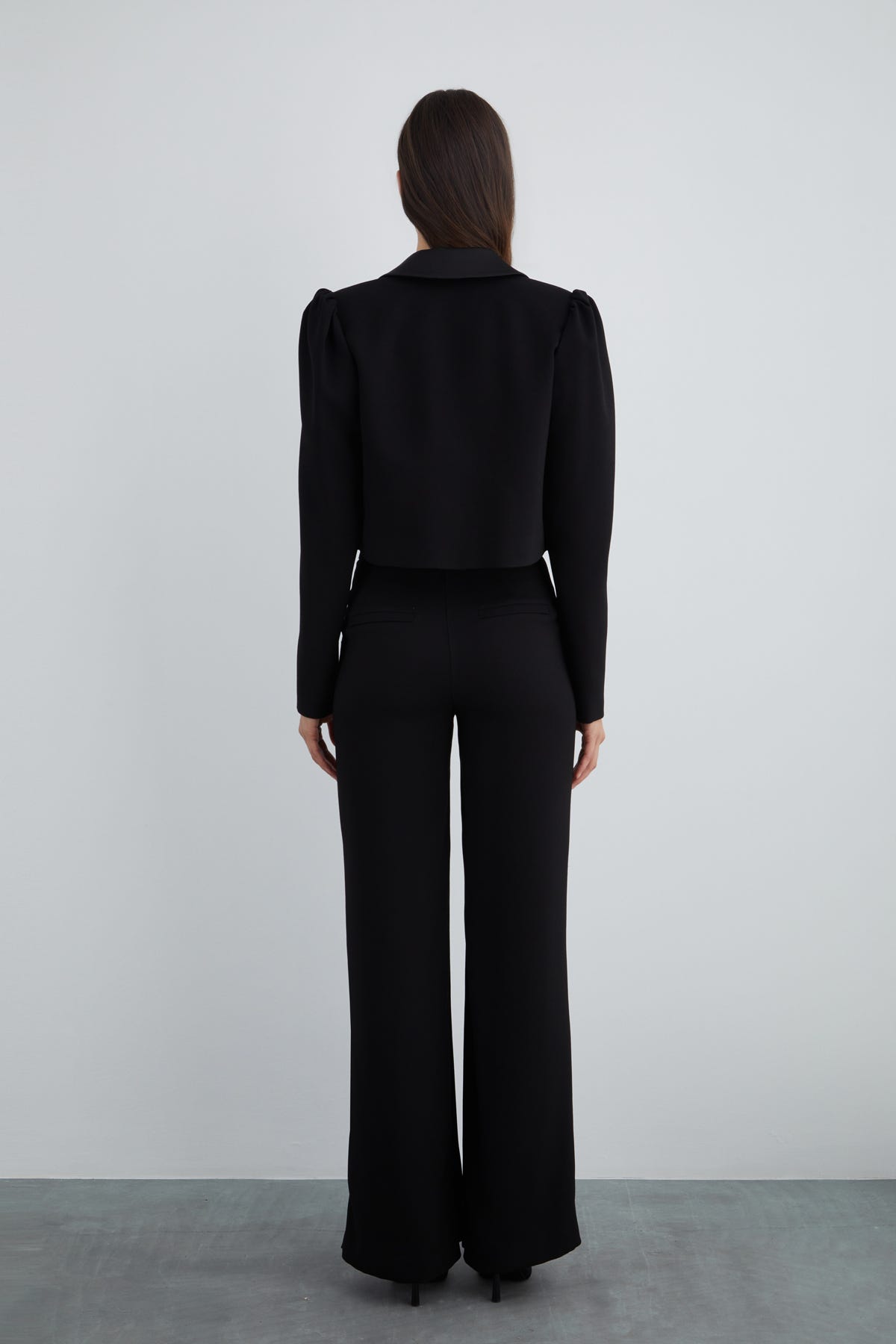 Gold Düğme Detaylı Siyah Kısa Ceket